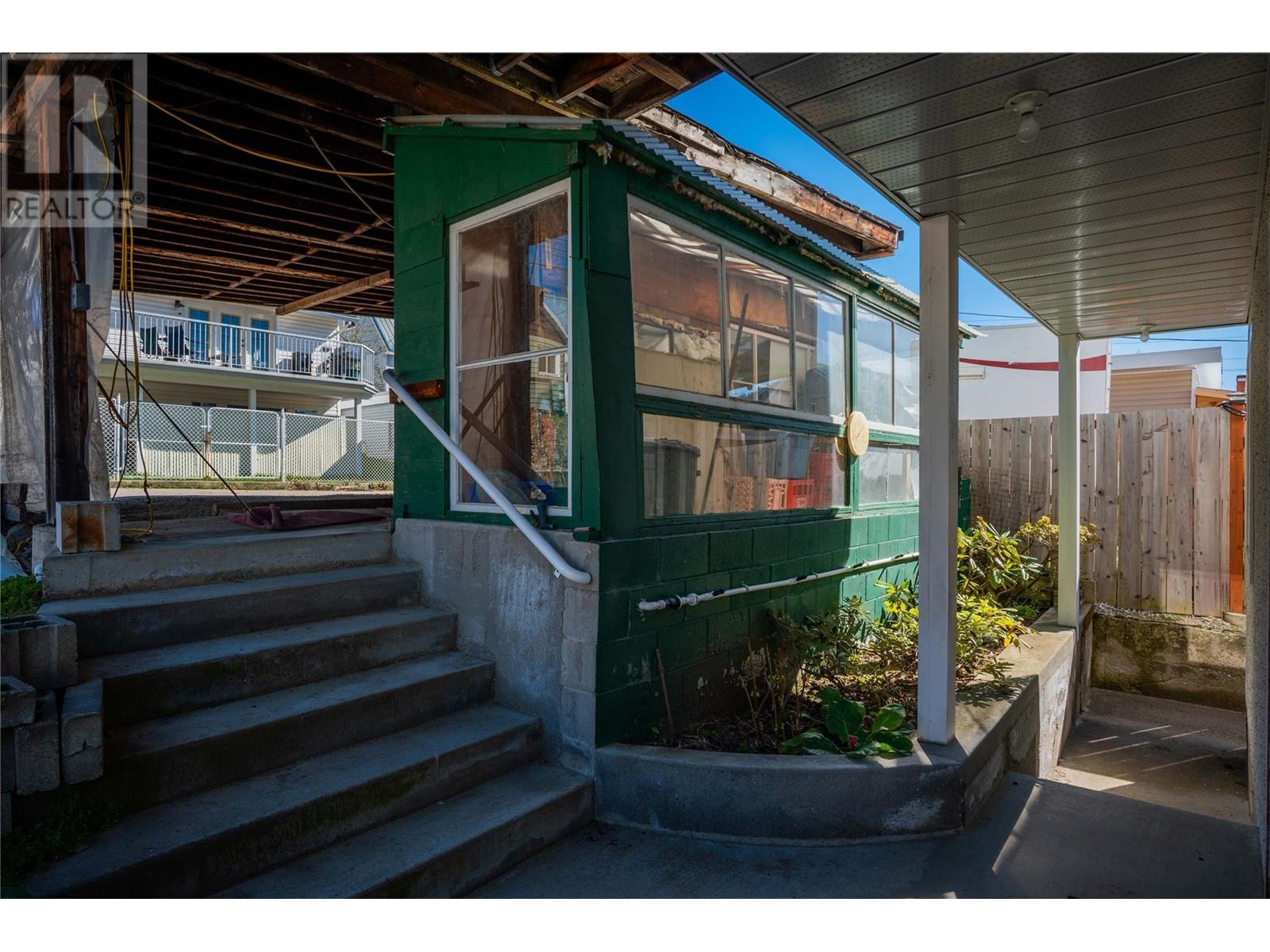 945 Thackeray Street, Warfield, British Columbia  V1R 2C3 - Photo 65 - 10346826