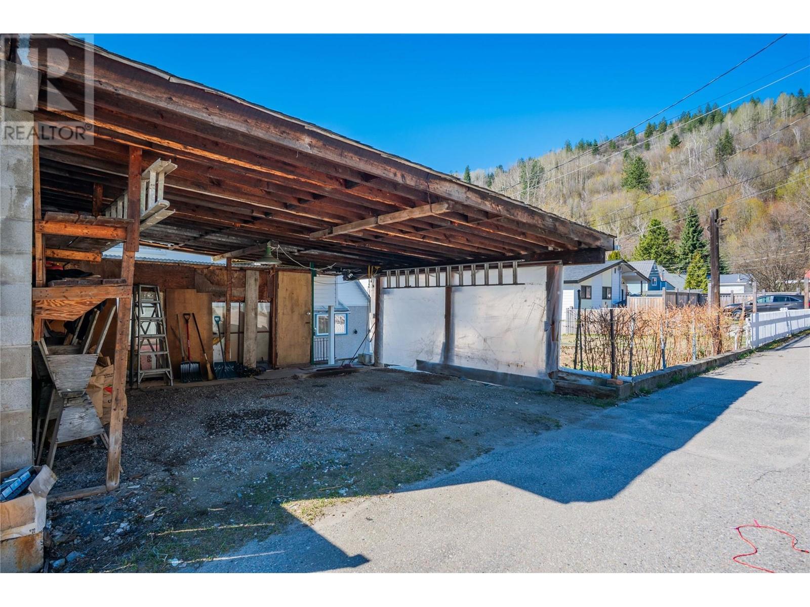 945 Thackeray Street, Warfield, British Columbia  V1R 2C3 - Photo 66 - 10346826