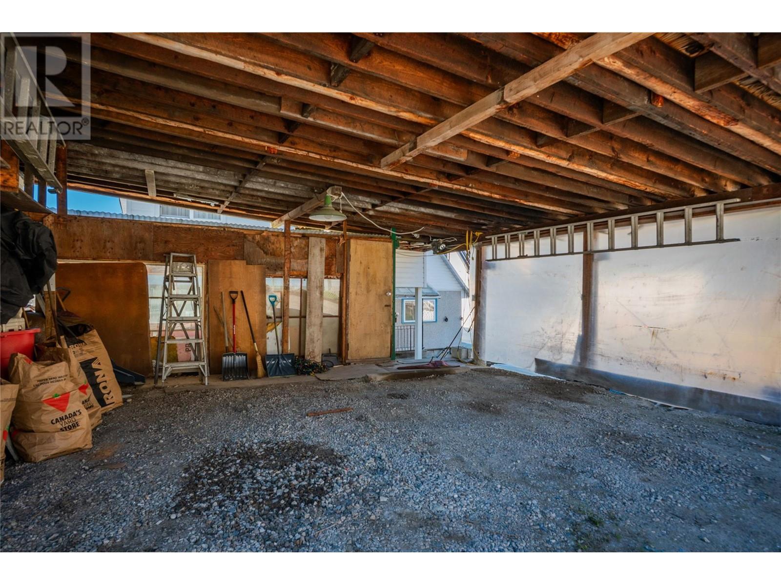 945 Thackeray Street, Warfield, British Columbia  V1R 2C3 - Photo 67 - 10346826
