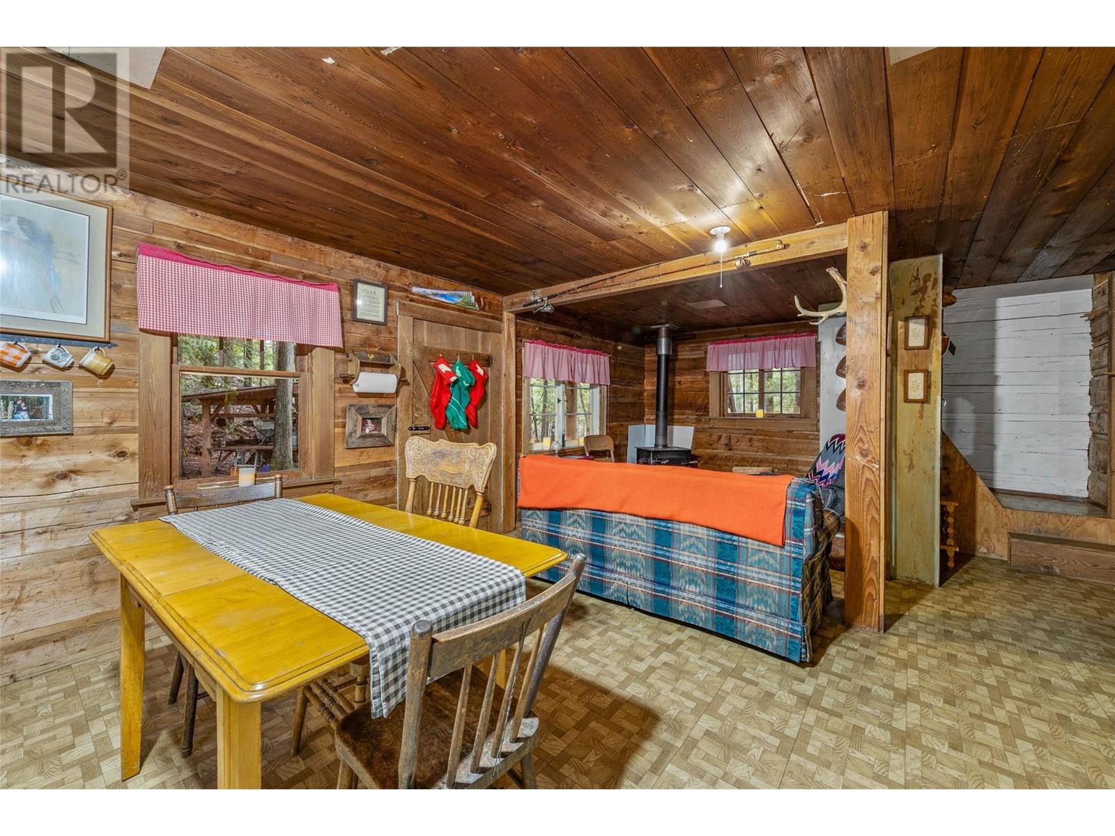 6057 Line 17 Road, Magna Bay, British Columbia  V0E 1M7 - Photo 3 - 10347076