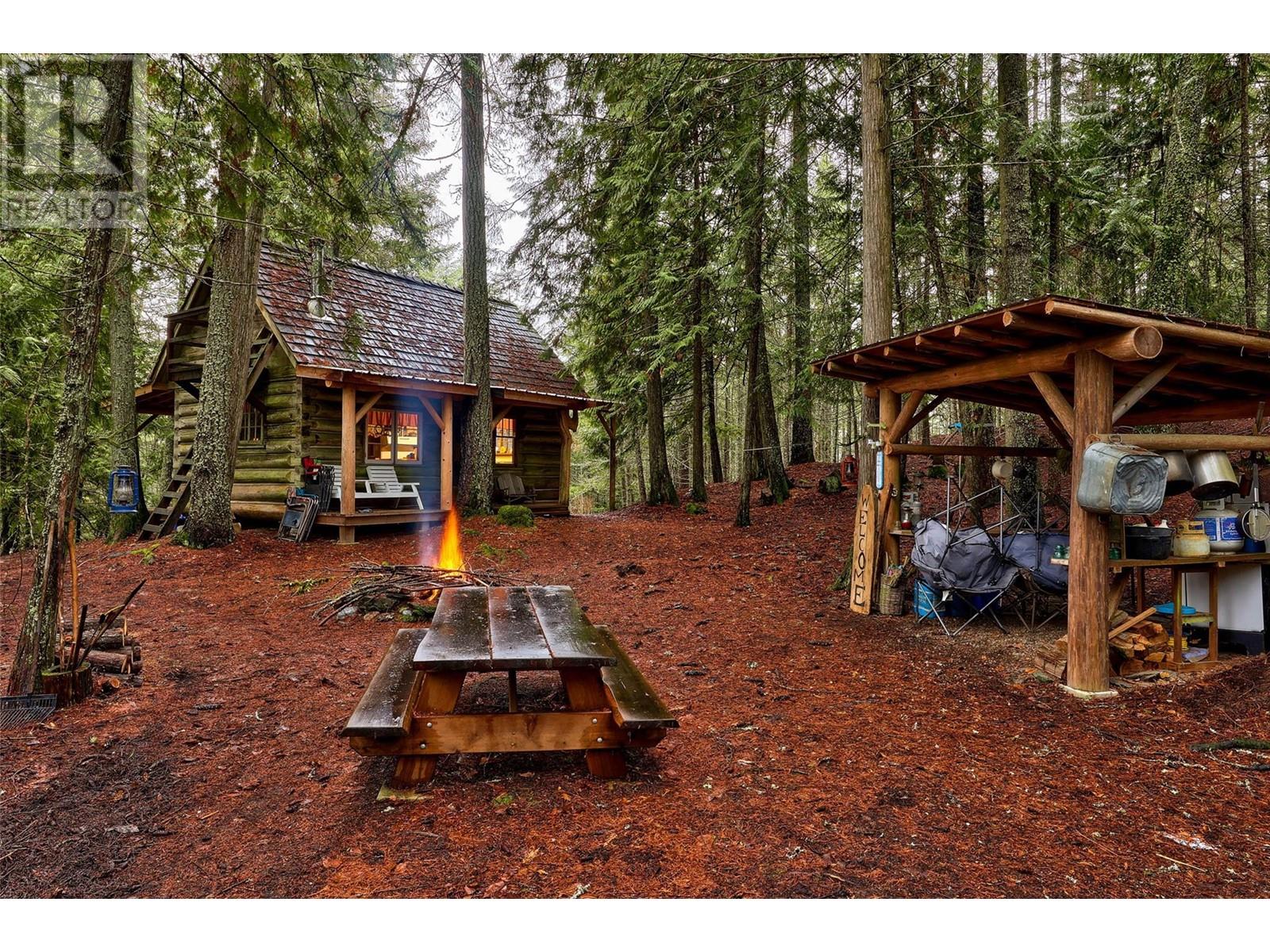 6057 Line 17 Road, Magna Bay, British Columbia  V0E 1M7 - Photo 7 - 10347076