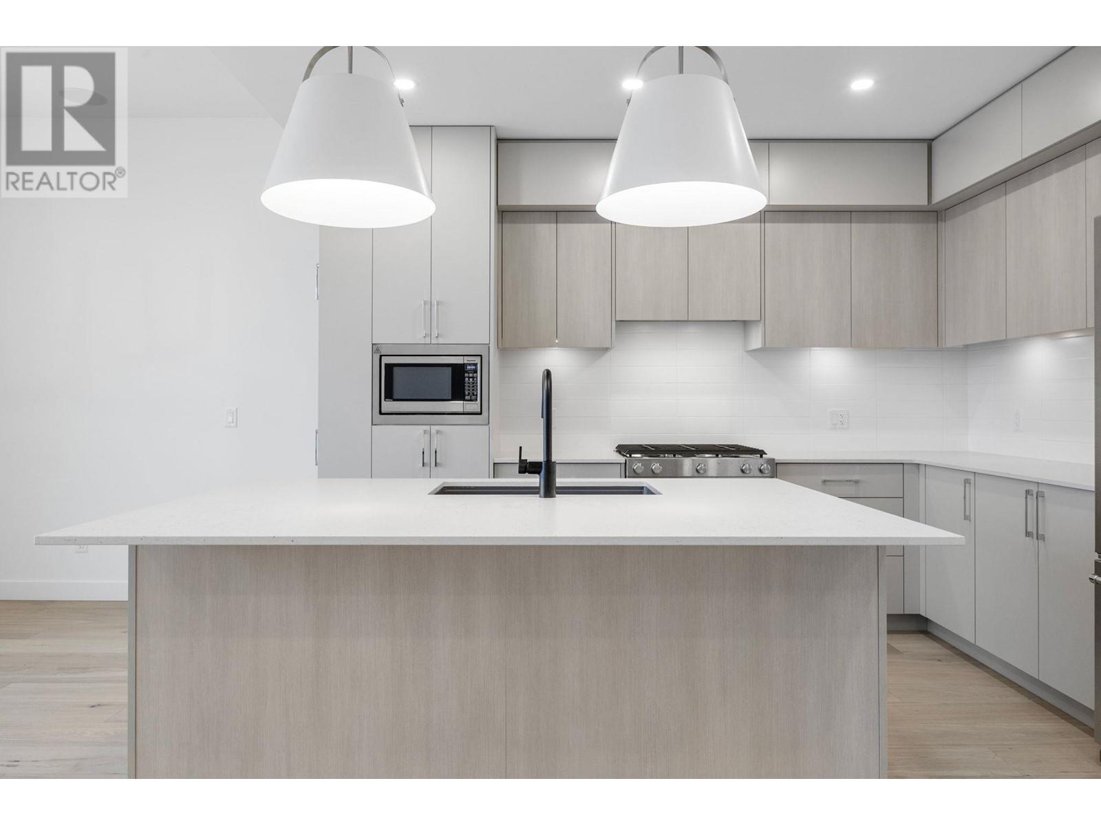 6008 Princess Street, Peachland, British Columbia  V0H 1X7 - Photo 3 - 10347119