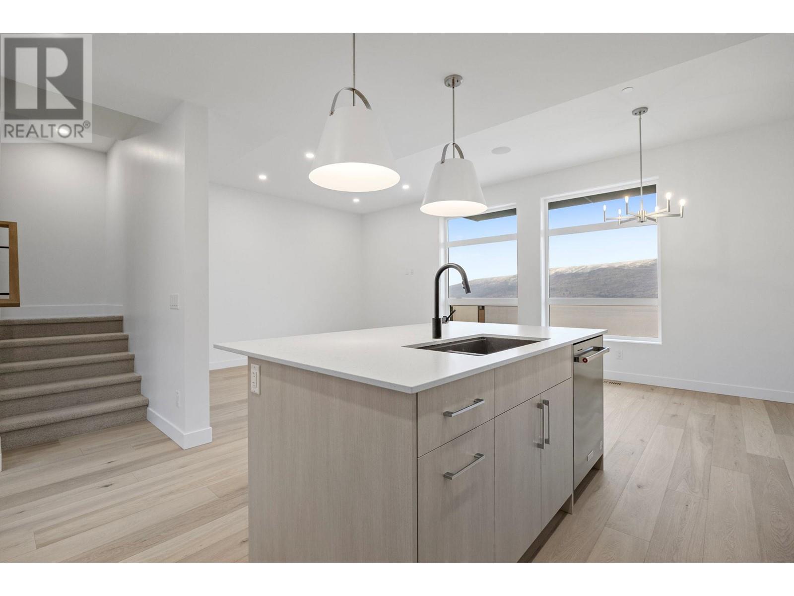 6008 Princess Street, Peachland, British Columbia  V0H 1X7 - Photo 4 - 10347119