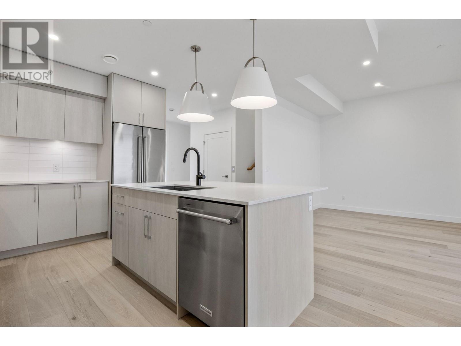 6008 Princess Street, Peachland, British Columbia  V0H 1X7 - Photo 5 - 10347119