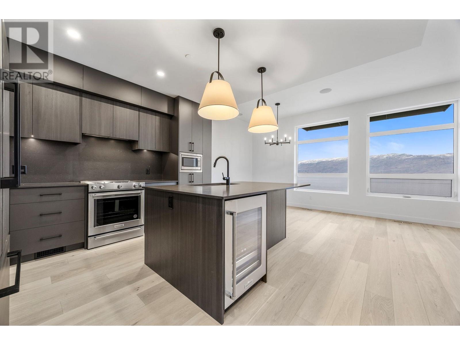 6012 Princess Street, Peachland, British Columbia  V0H 1X7 - Photo 3 - 10347118
