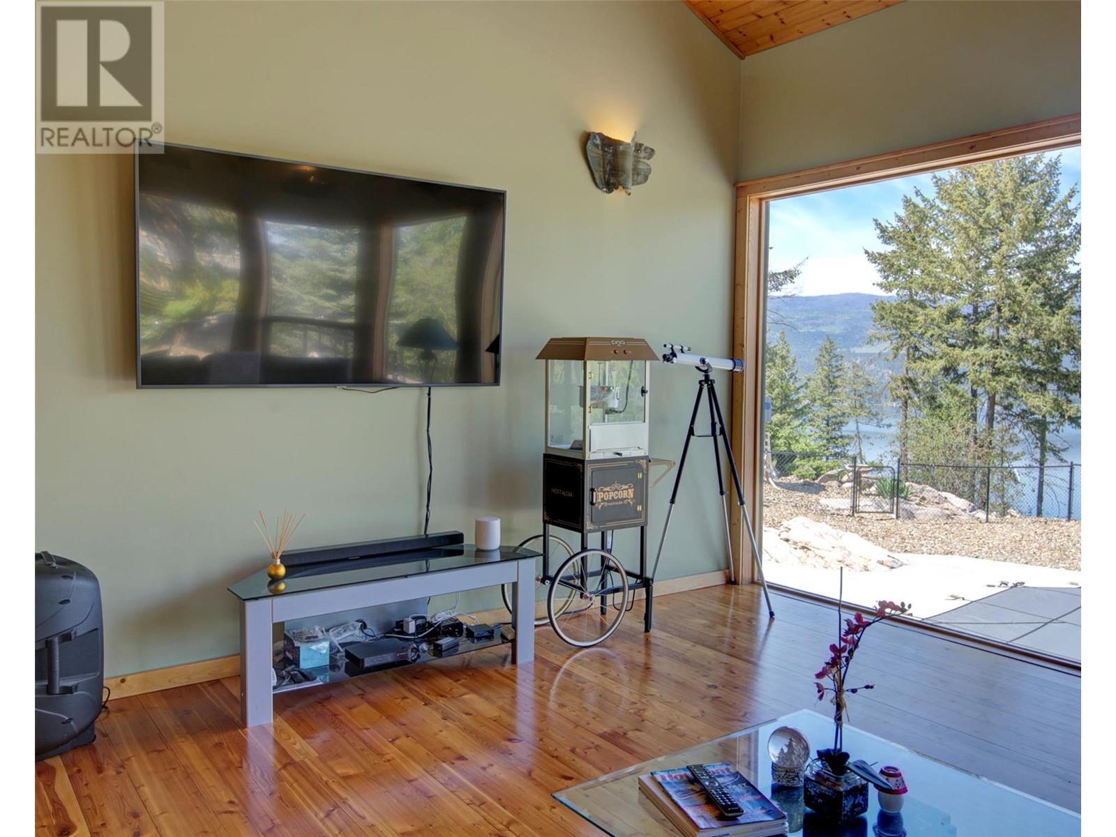 9260 Chinook Road, Vernon, British Columbia  V1H 1K3 - Photo 12 - 10346519