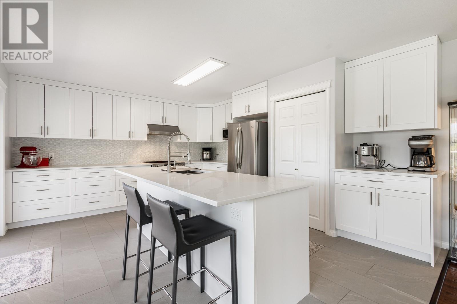 2110 21 Avenue, Vernon, British Columbia  V1T 8H6 - Photo 2 - 10345065