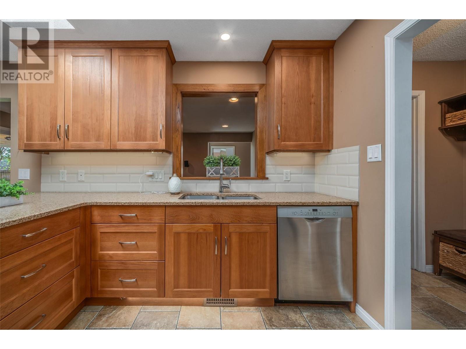 430 Pine Road, Kelowna, British Columbia  V1X 4L8 - Photo 8 - 10345552