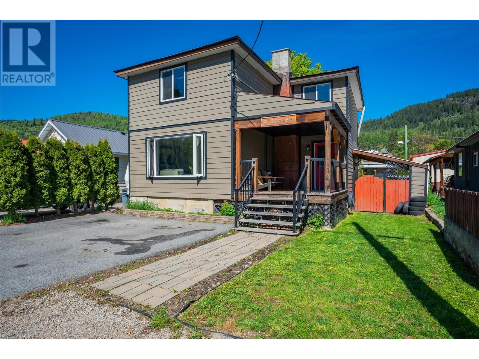 1921 Beaver Street, Fruitvale, British Columbia  V0G 1L0 - Photo 1 - 10347137