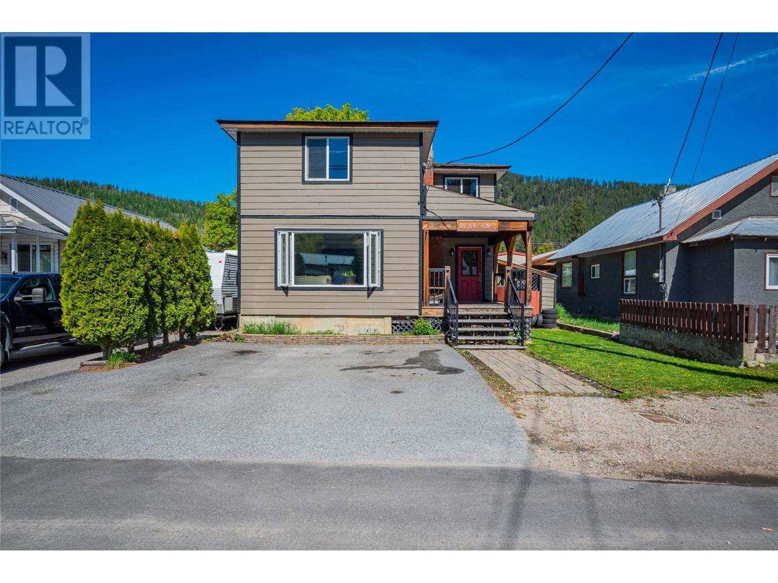 1921 Beaver Street, Fruitvale, British Columbia  V0G 1L0 - Photo 2 - 10347137