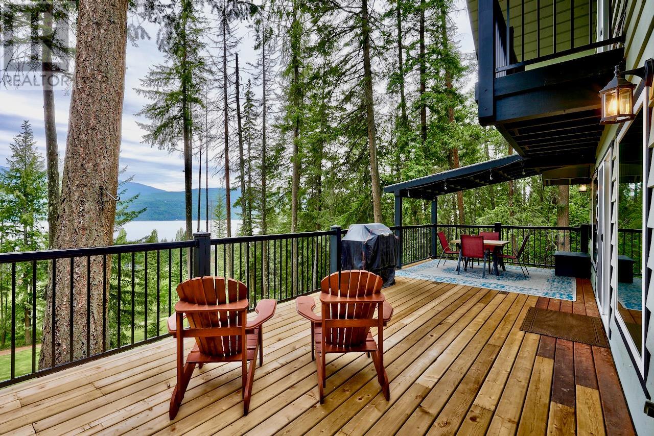 7730 Columbia Drive, Anglemont, British Columbia  V0E 1M8 - Photo 1 - 10344452