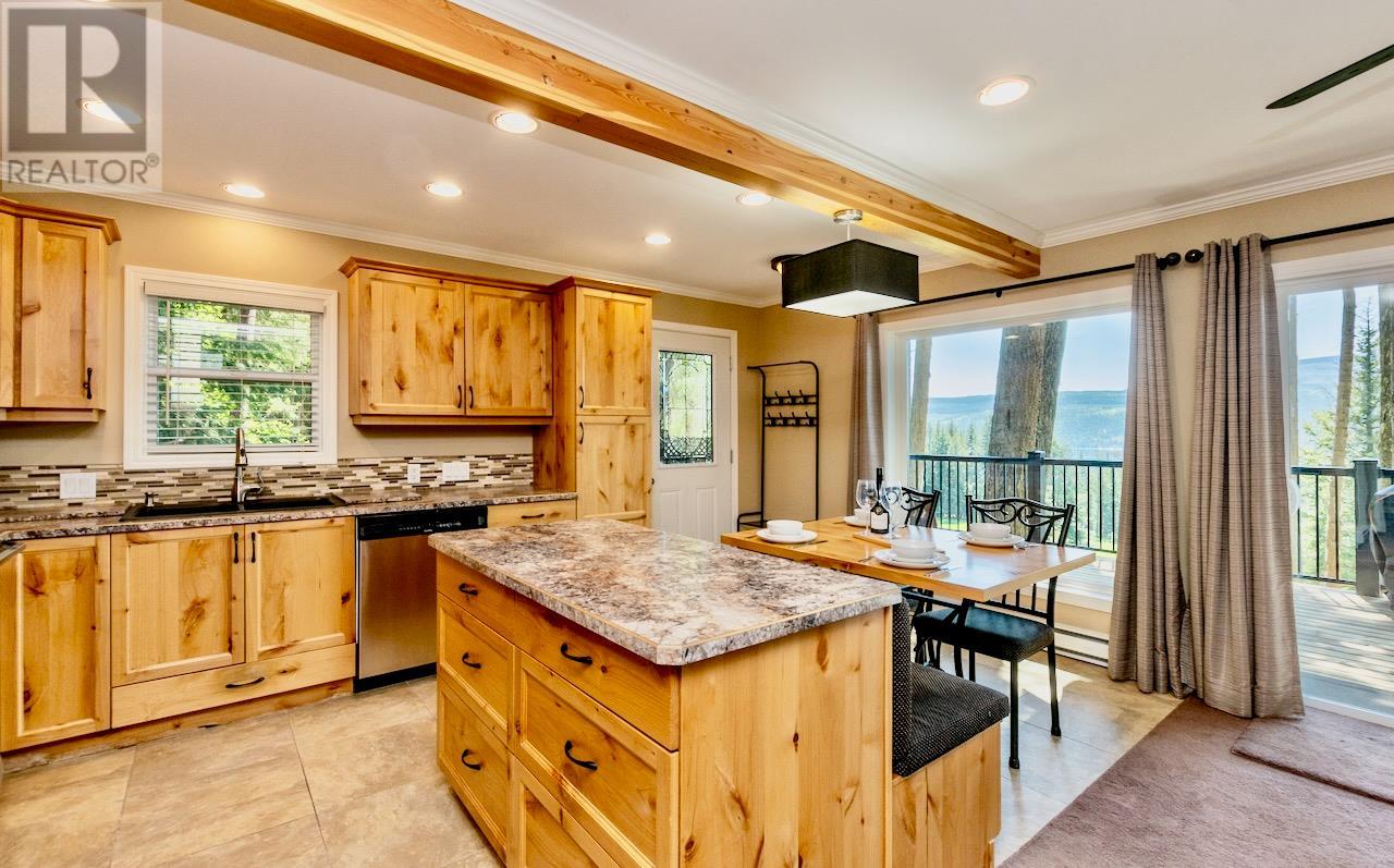 7730 Columbia Drive, Anglemont, British Columbia  V0E 1M8 - Photo 12 - 10344452