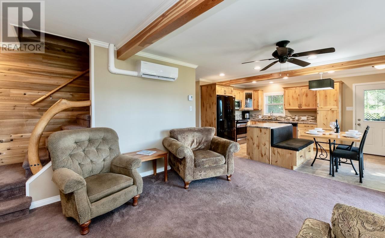 7730 Columbia Drive, Anglemont, British Columbia  V0E 1M8 - Photo 16 - 10344452