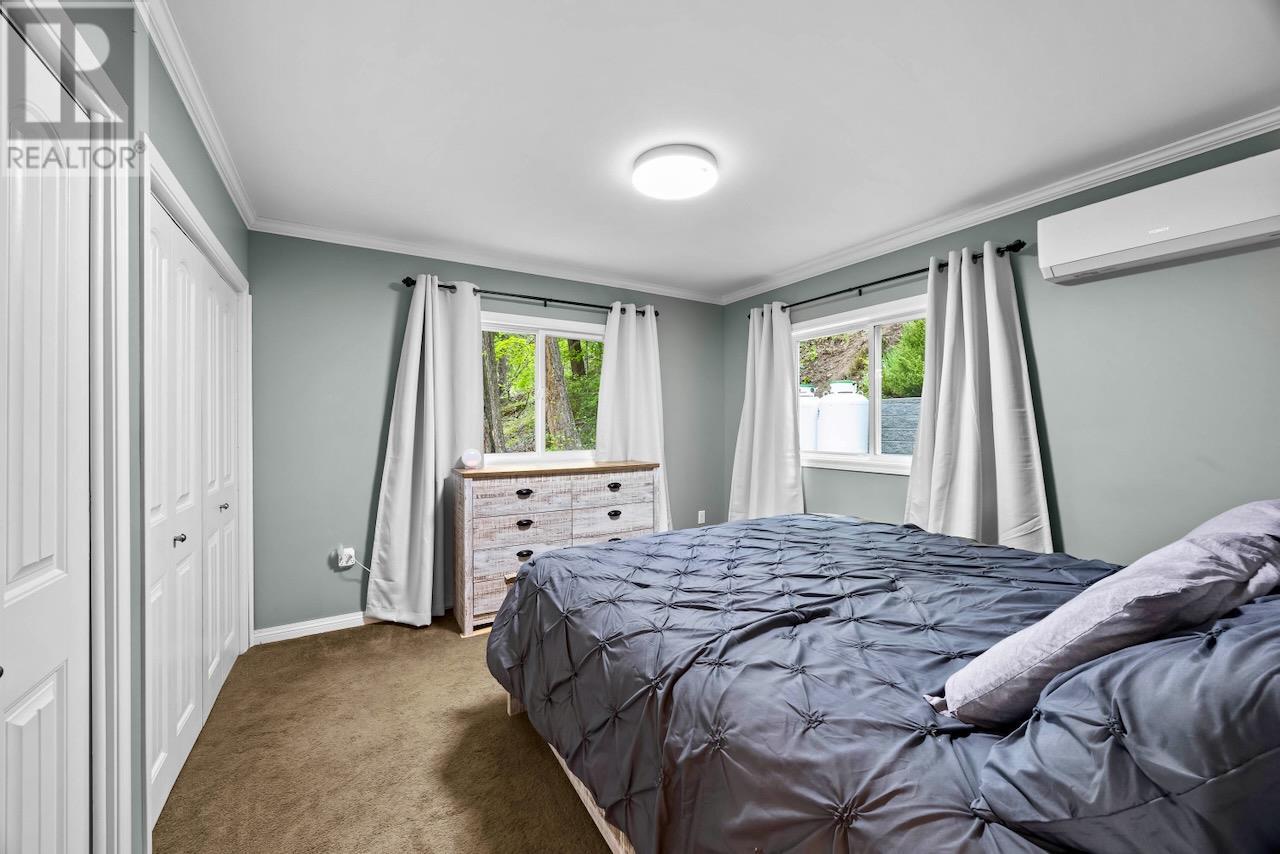 7730 Columbia Drive, Anglemont, British Columbia  V0E 1M8 - Photo 20 - 10344452