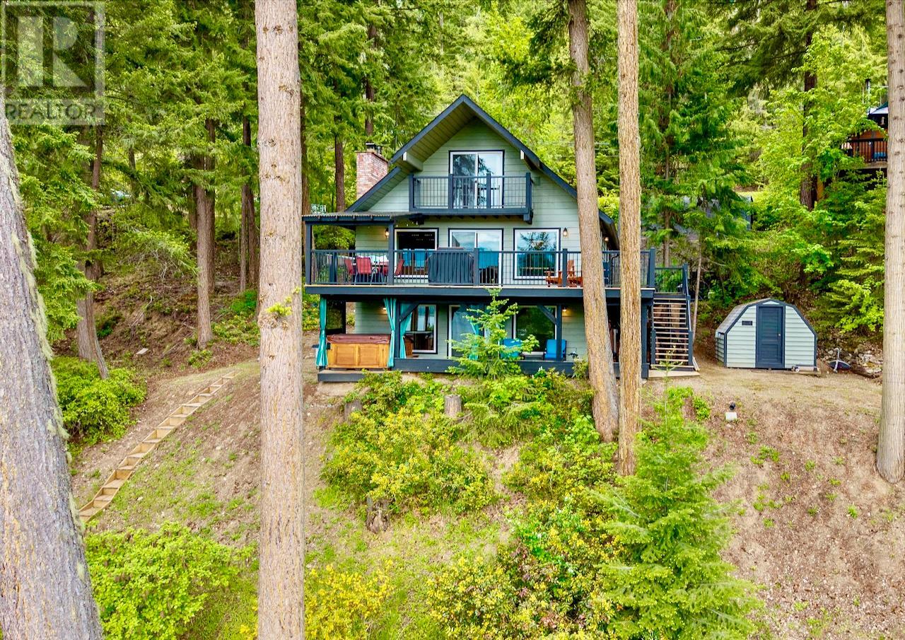 7730 Columbia Drive, Anglemont, British Columbia  V0E 1M8 - Photo 4 - 10344452