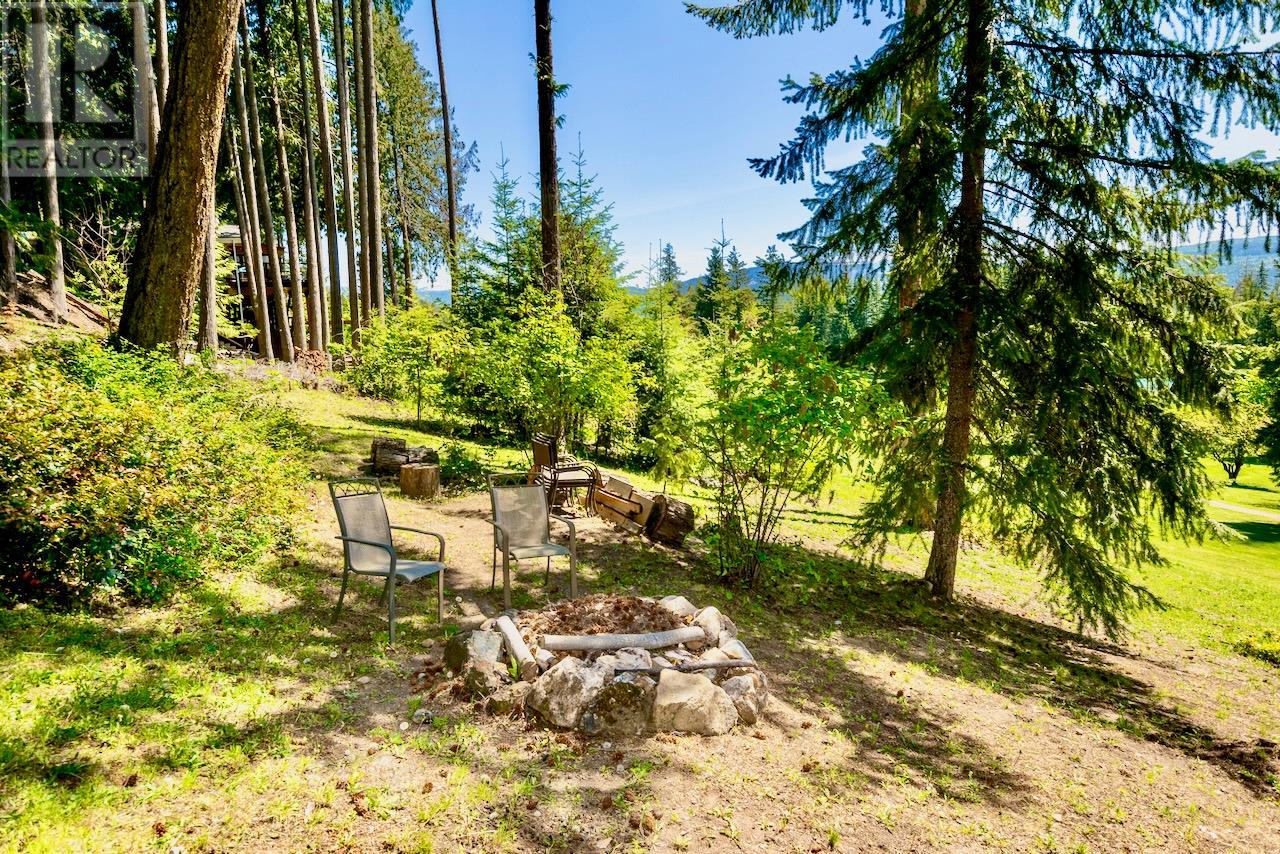 7730 Columbia Drive, Anglemont, British Columbia  V0E 1M8 - Photo 53 - 10344452