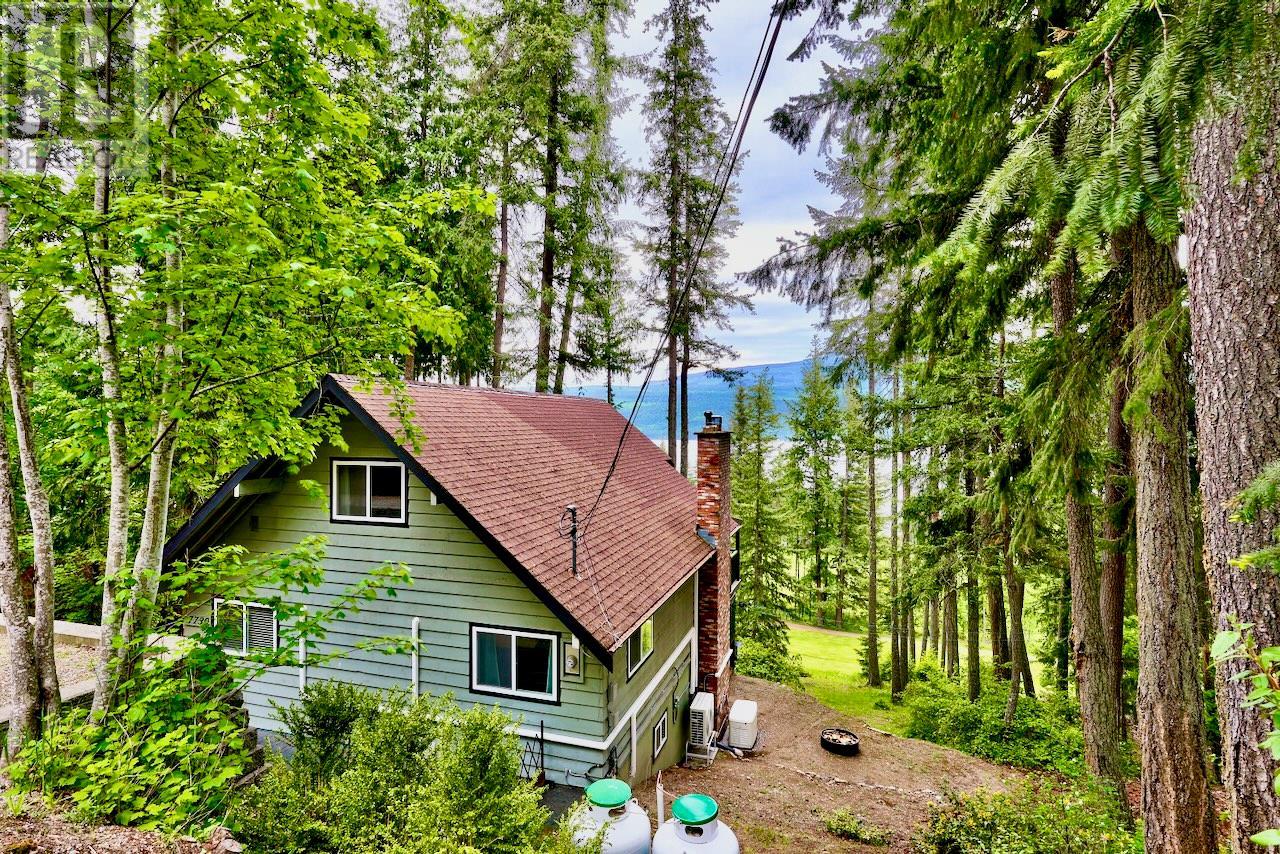 7730 Columbia Drive, Anglemont, British Columbia  V0E 1M8 - Photo 7 - 10344452