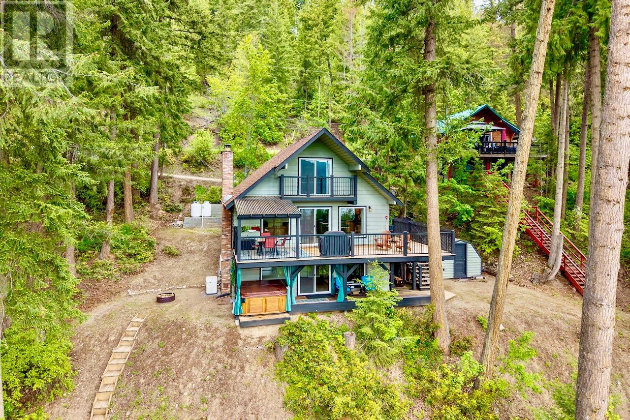 7730 Columbia Drive, Anglemont, British Columbia  V0E 1M8 - Photo 8 - 10344452