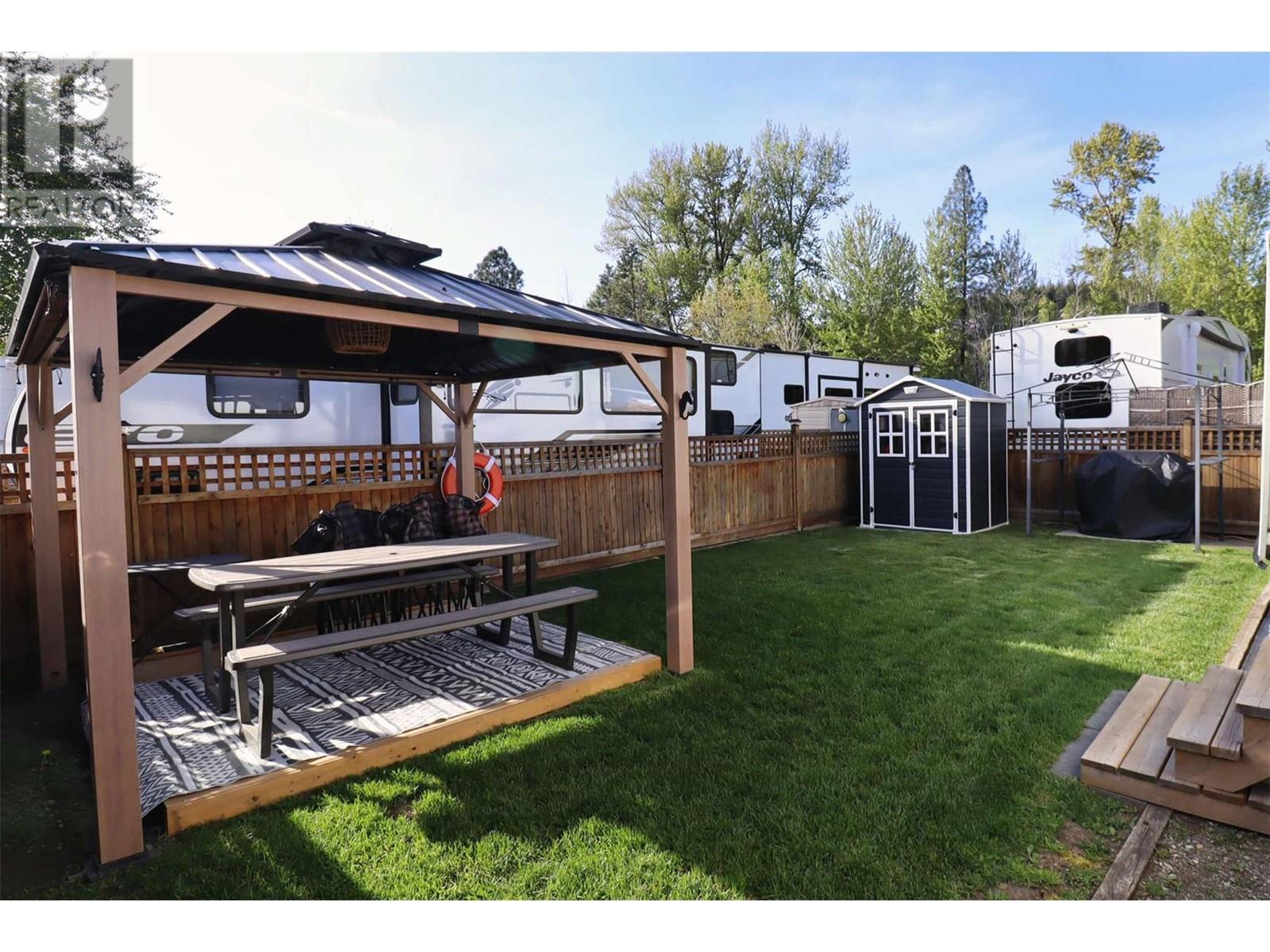 5 Osprey Lane, Lee Creek, British Columbia  V0E 1M4 - Photo 2 - 10346515
