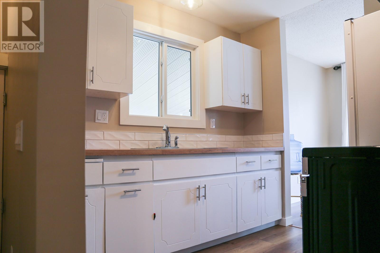 2336 Bossert Avenue, Kamloops, British Columbia  V2B 4V7 - Photo 2 - 10340243