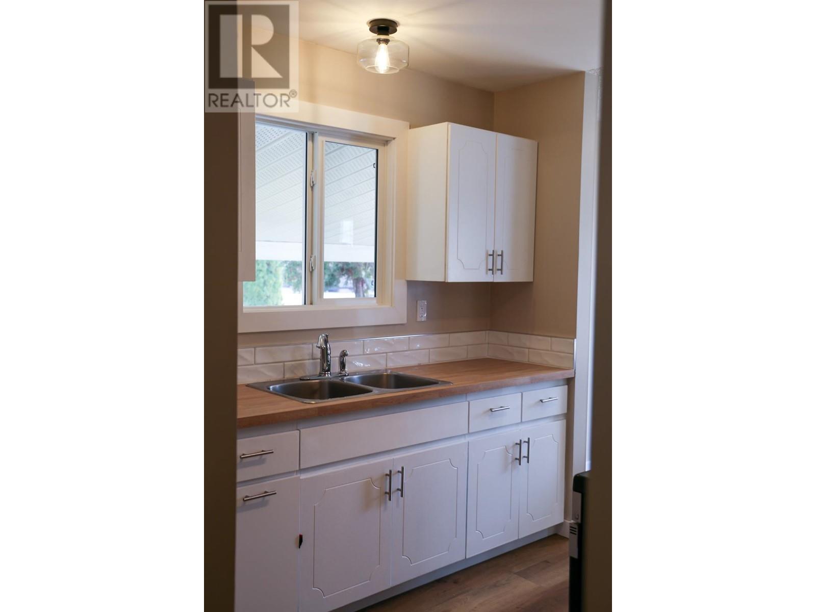 2336 Bossert Avenue, Kamloops, British Columbia  V2B 4V7 - Photo 3 - 10340243