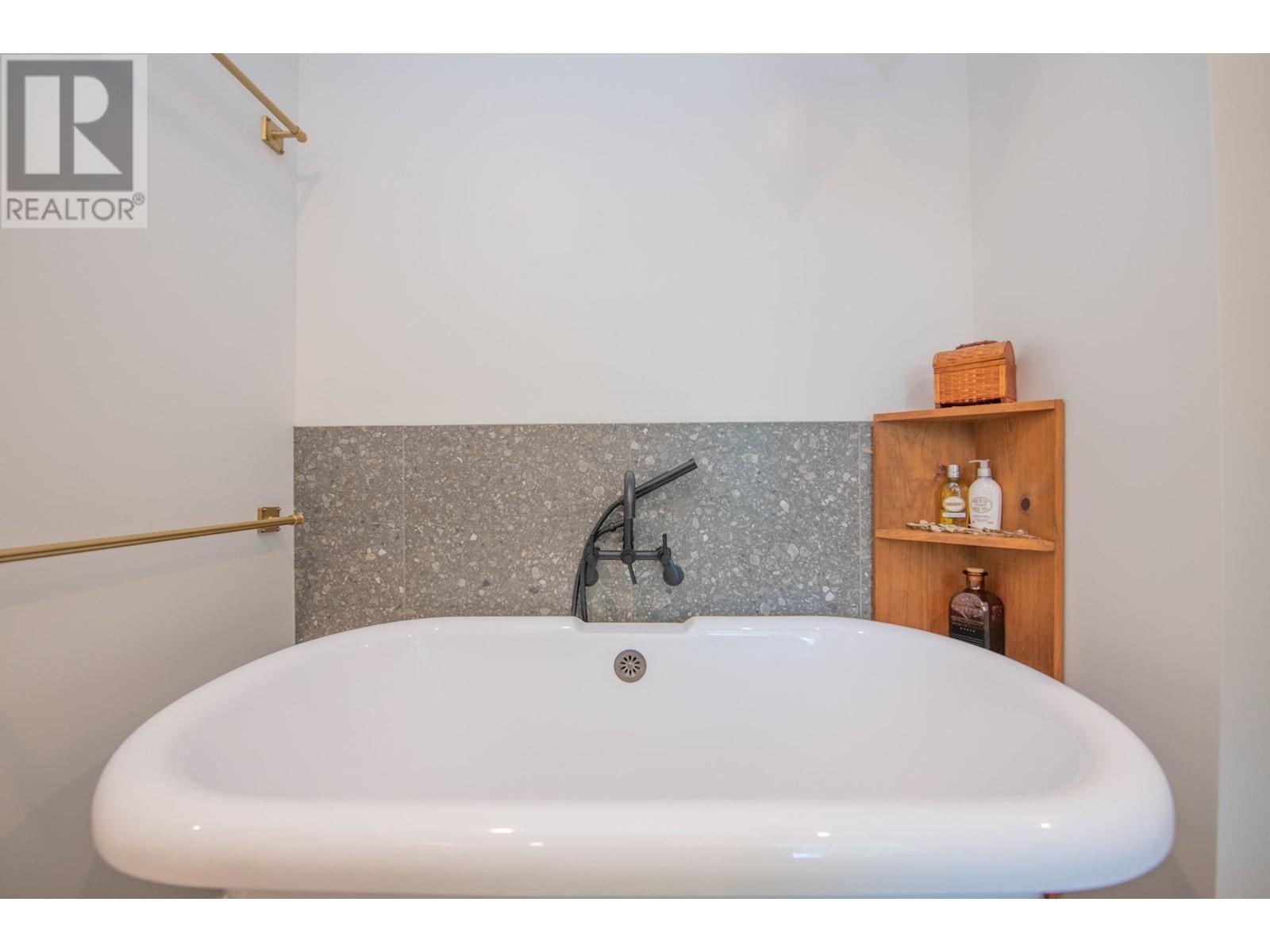 11327 Okanagan Centre Road E, Lake Country, British Columbia  V4V 1G7 - Photo 13 - 10347147