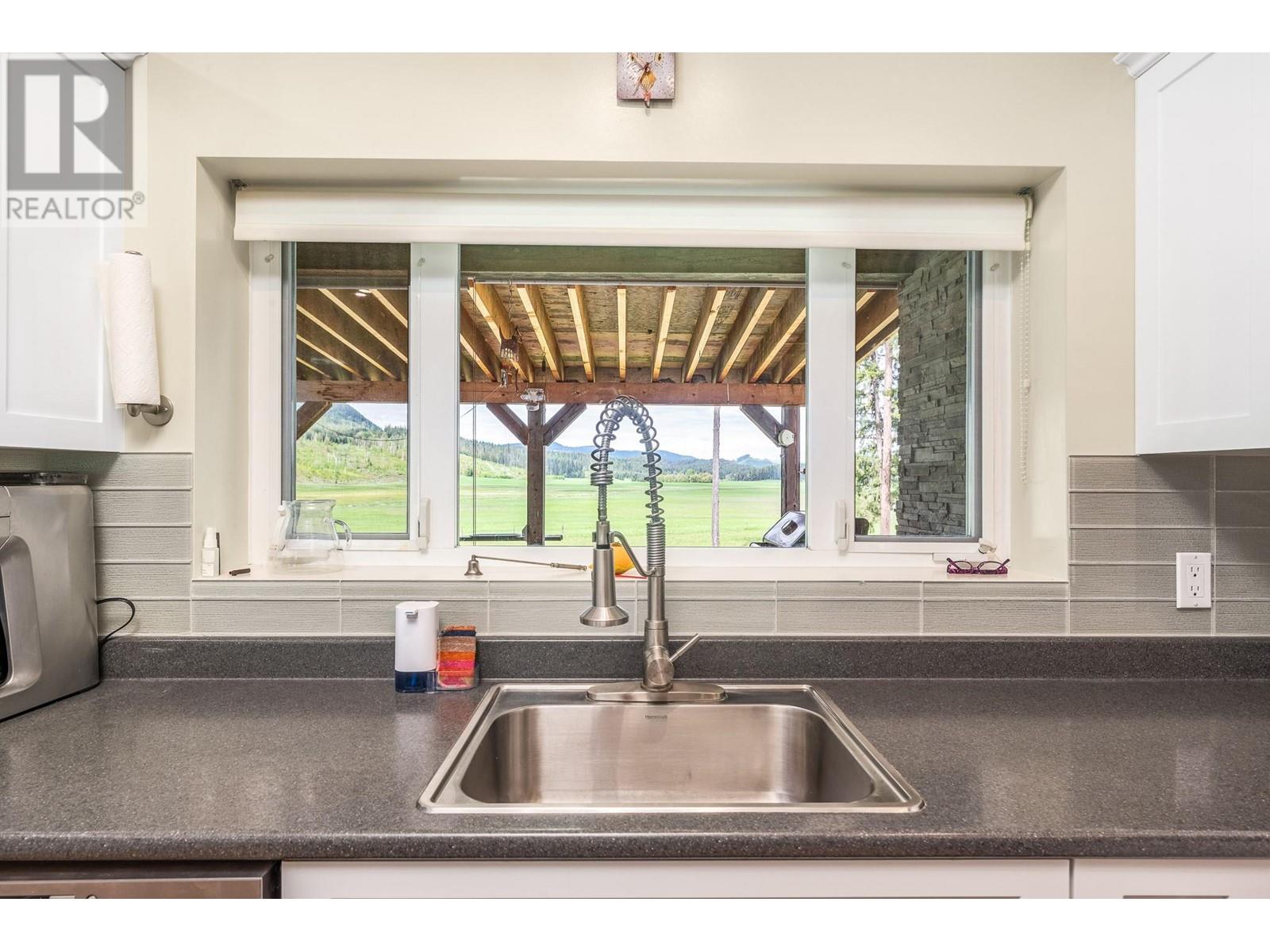 4 Hollingsworth Road, Cherryville, British Columbia  V0E 2G3 - Photo 7 - 10347182