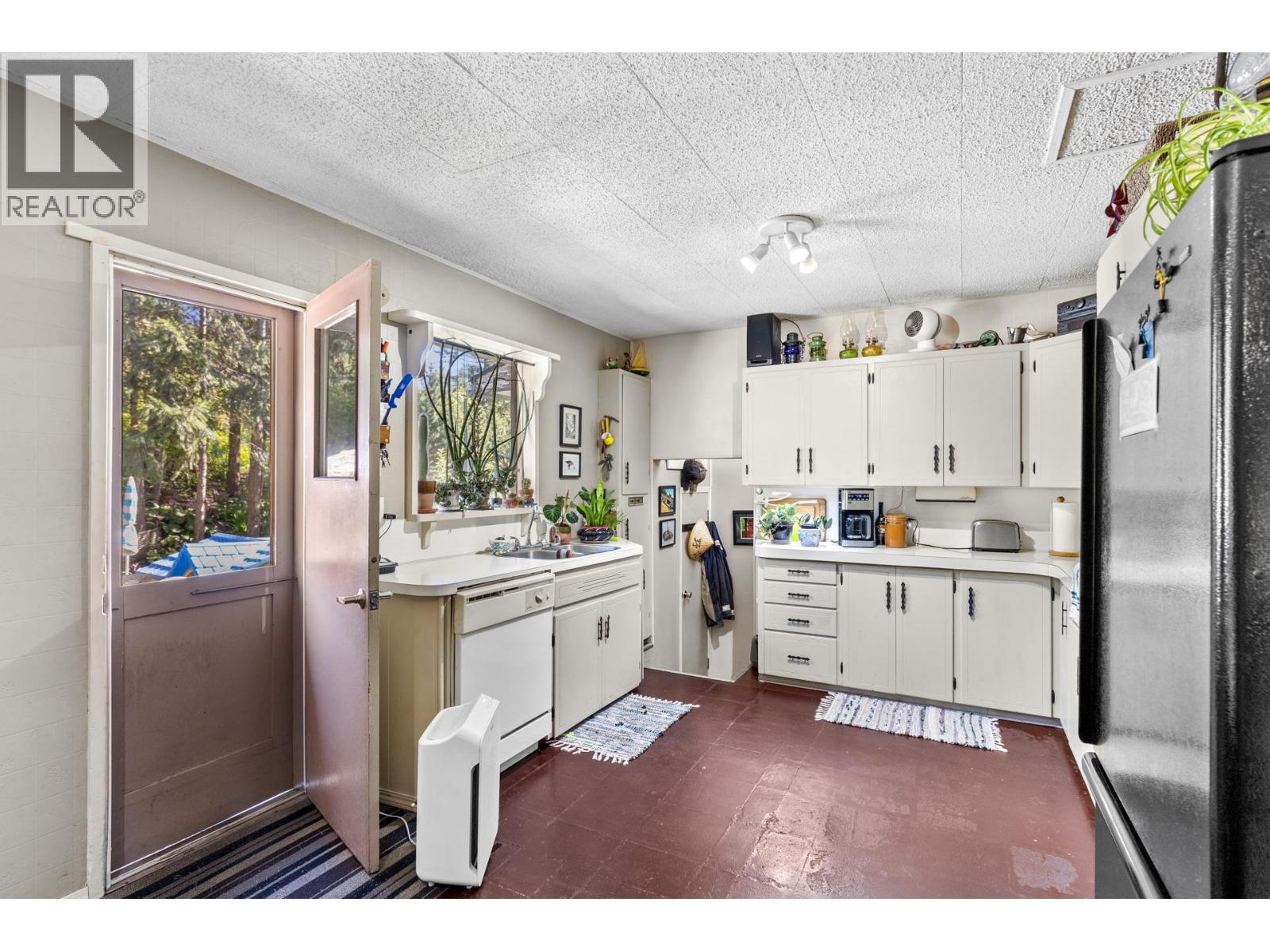 772 Otter Lake Cross Road, Spallumcheen, British Columbia  V4Y 0R6 - Photo 4 - 10346127