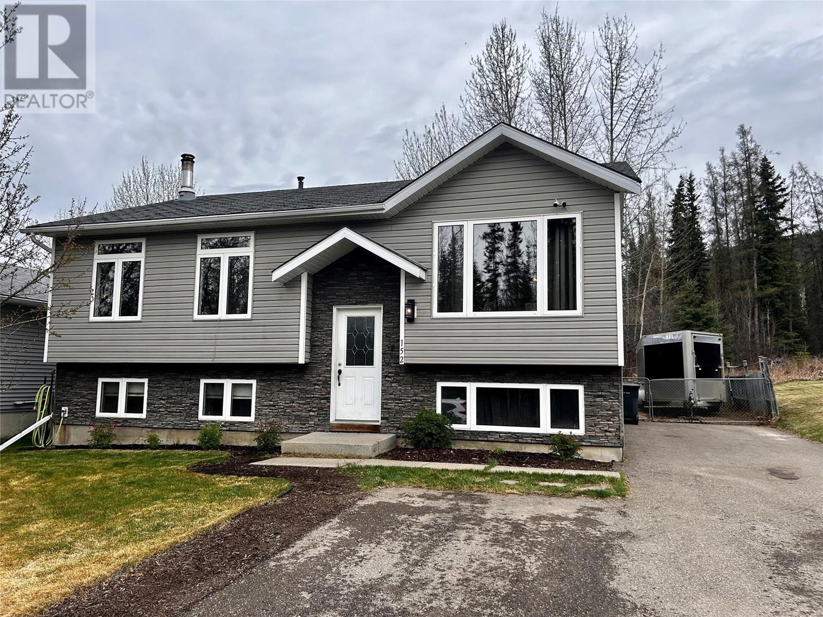 152 Wapiti Crescent, Tumbler Ridge, British Columbia  V0C 2W0 - Photo 1 - 10347011