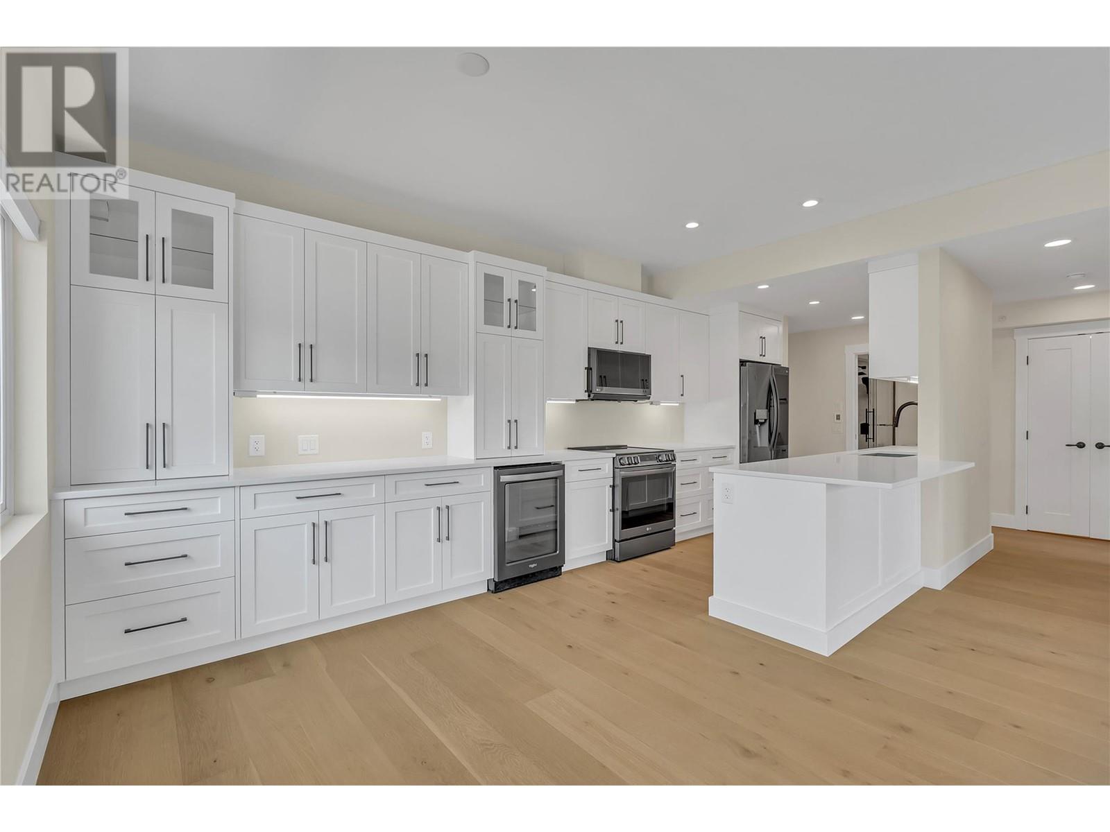 217 Elm Avenue Unit# 301, Penticton, British Columbia  V2A 3W1 - Photo 1 - 10347067
