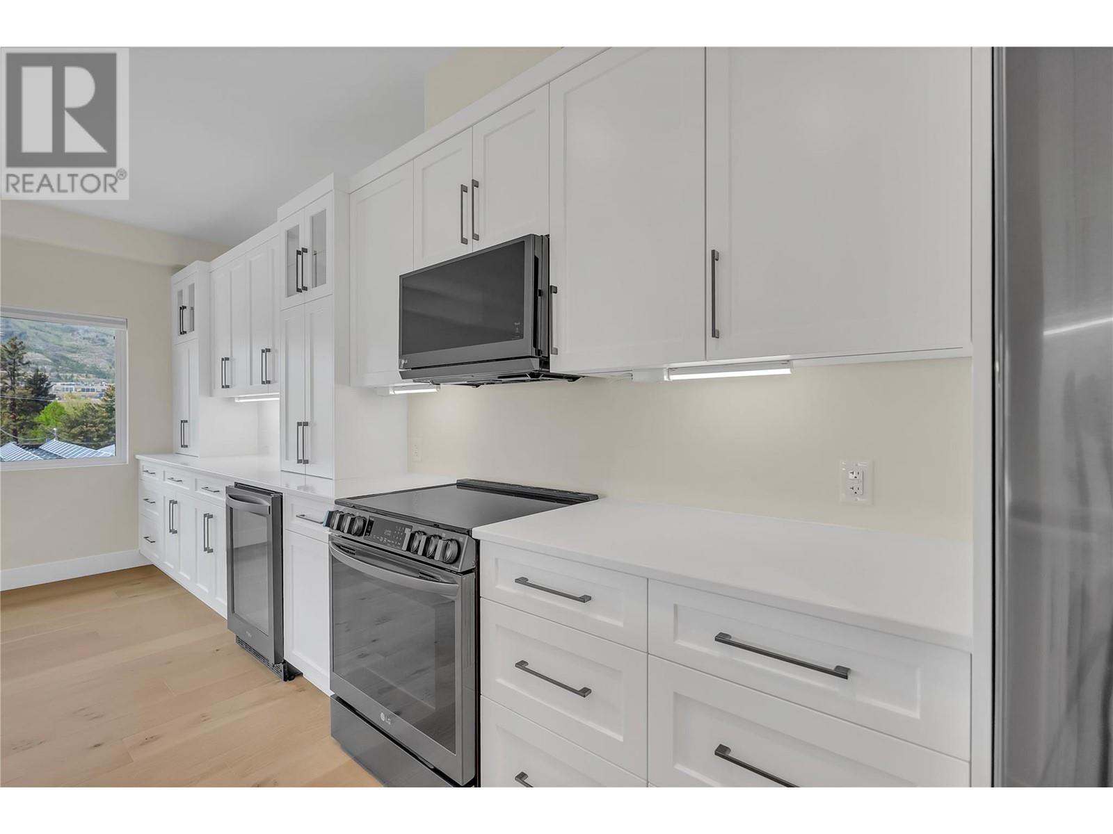 217 Elm Avenue Unit# 301, Penticton, British Columbia  V2A 3W1 - Photo 3 - 10347067