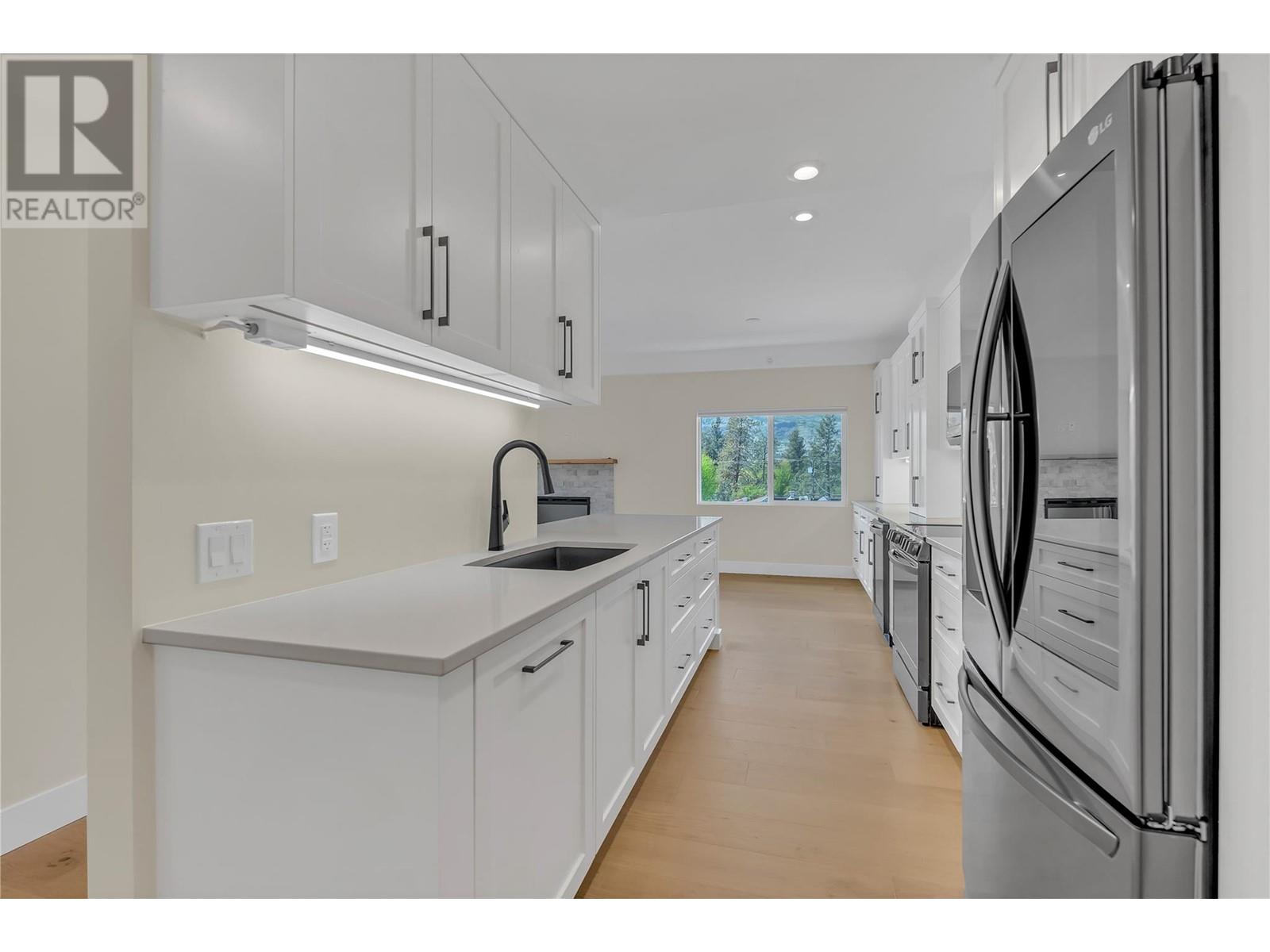 217 Elm Avenue Unit# 301, Penticton, British Columbia  V2A 3W1 - Photo 5 - 10347067