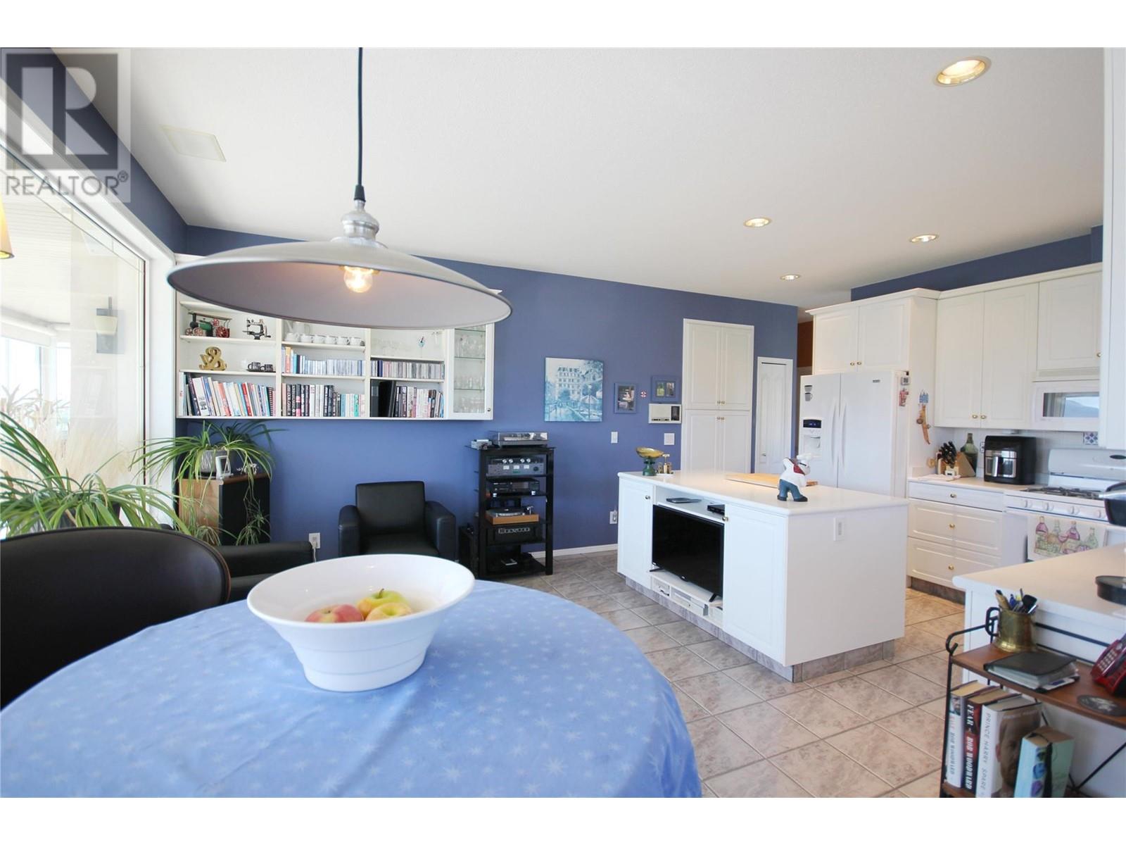 396 Ridge Road, Penticton, British Columbia  V2A 8N7 - Photo 9 - 10346255