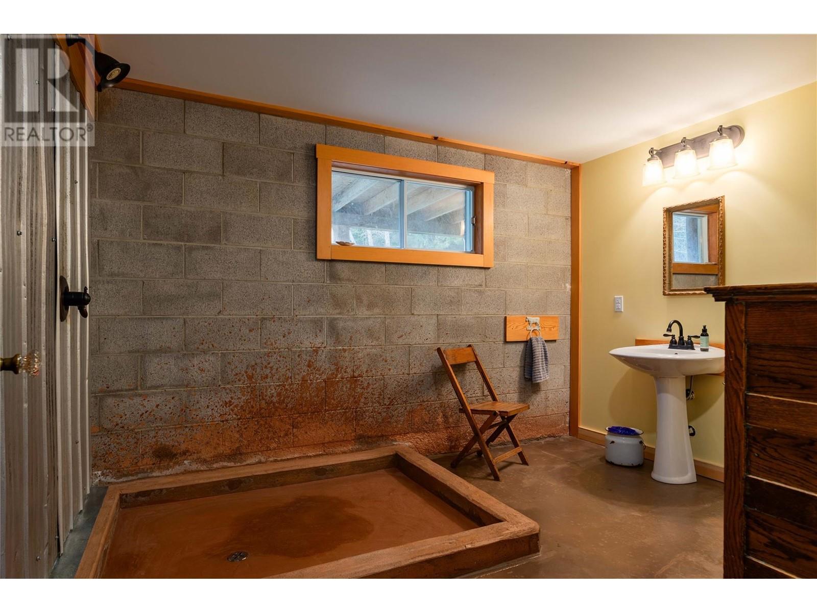 9351 31 Highway, Kaslo, British Columbia  V0G 1M0 - Photo 21 - 10344223