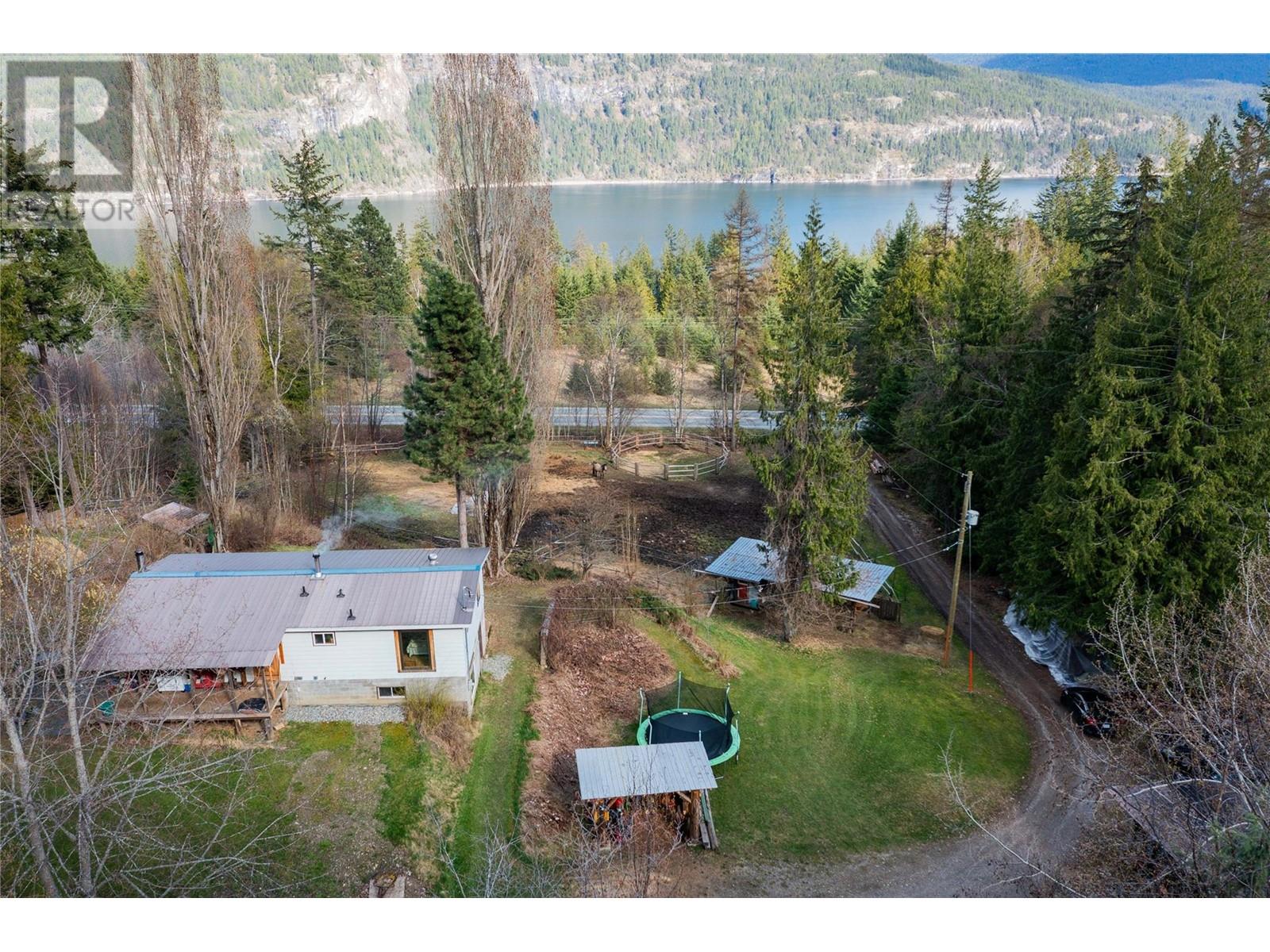 9351 31 Highway, Kaslo, British Columbia  V0G 1M0 - Photo 5 - 10344223