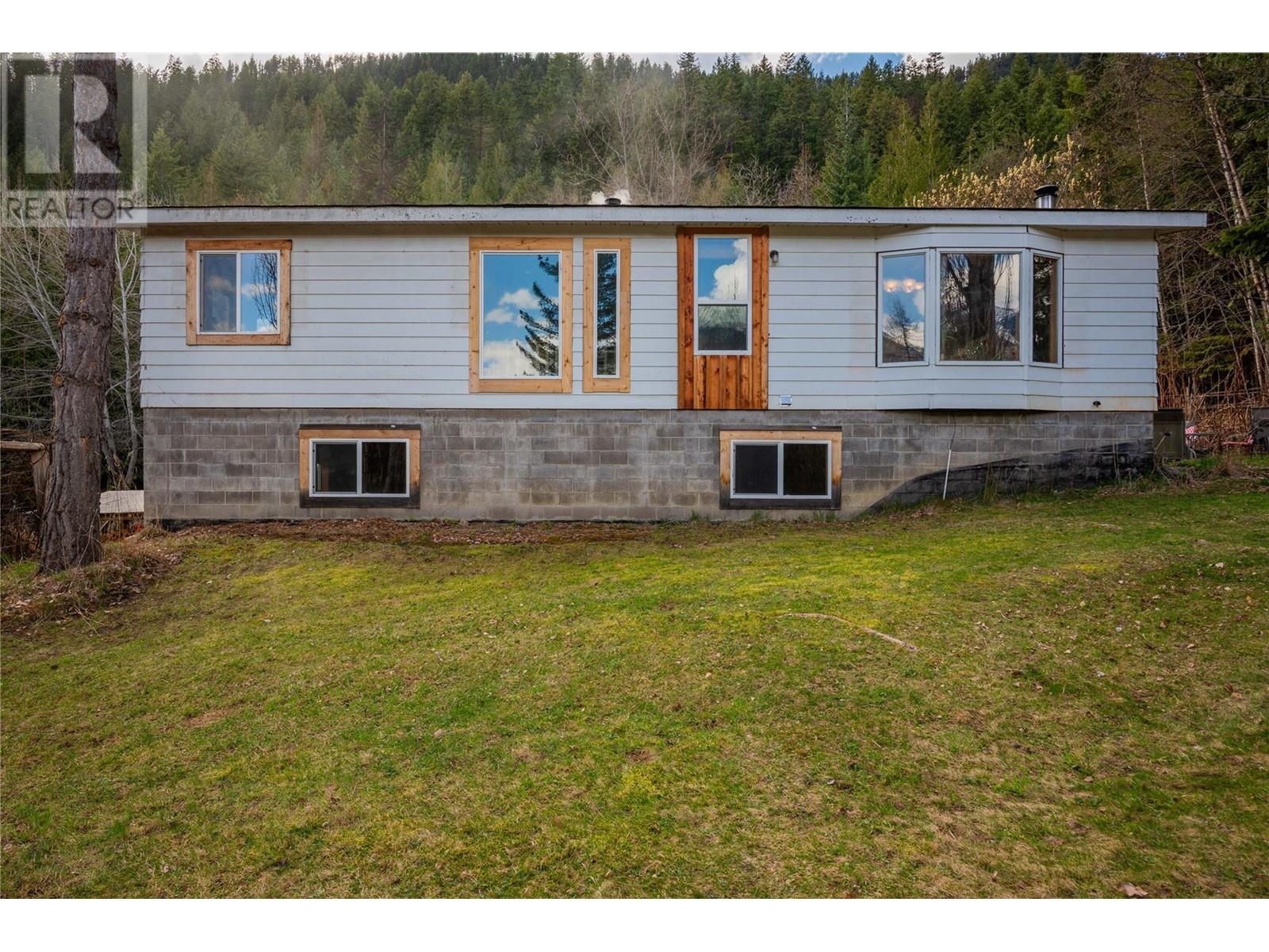 9351 31 Highway, Kaslo, British Columbia  V0G 1M0 - Photo 7 - 10344223
