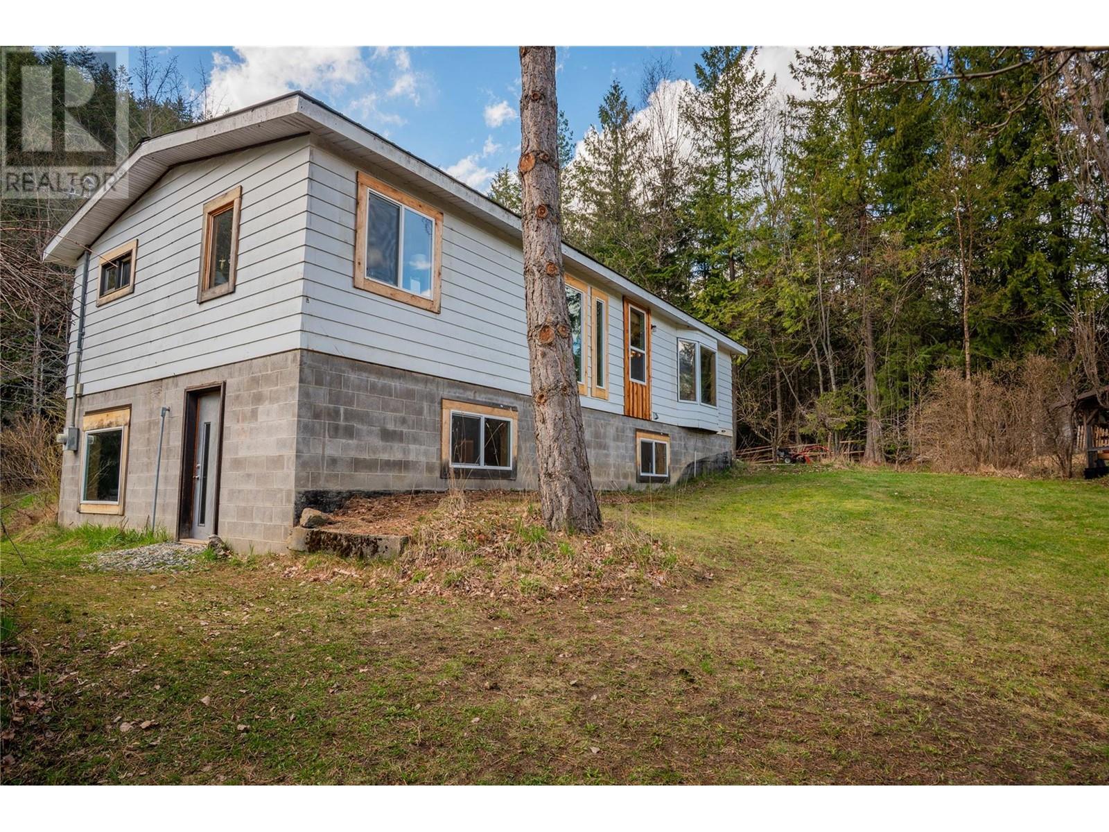 9351 31 Highway, Kaslo, British Columbia  V0G 1M0 - Photo 8 - 10344223