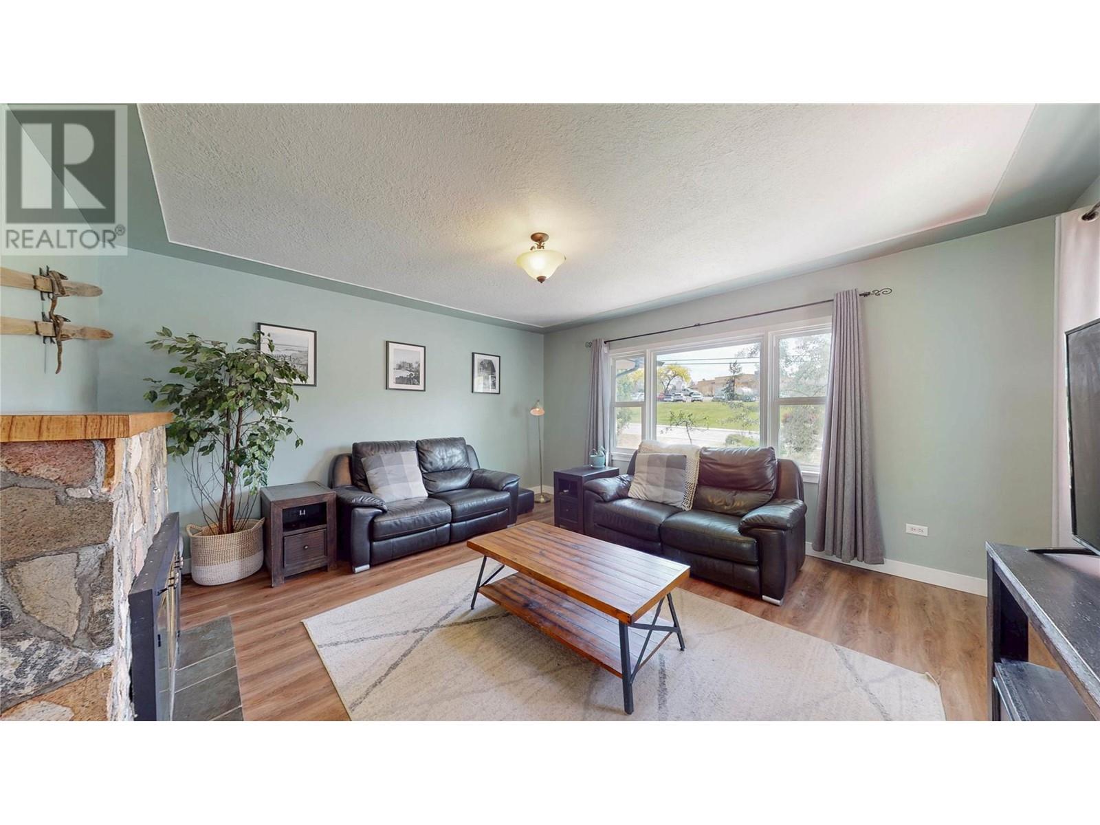 882 Mckinney Road, Oliver, British Columbia  V0H 1T3 - Photo 2 - 10346518