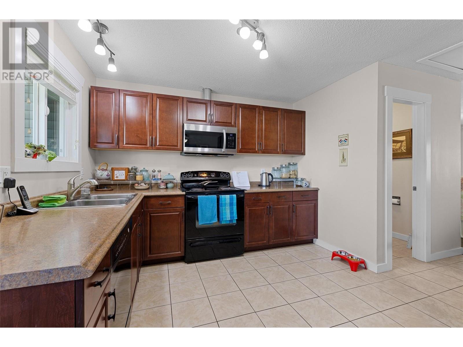 843 Matt Road, Kelowna, British Columbia  V1X 3W2 - Photo 11 - 10346970