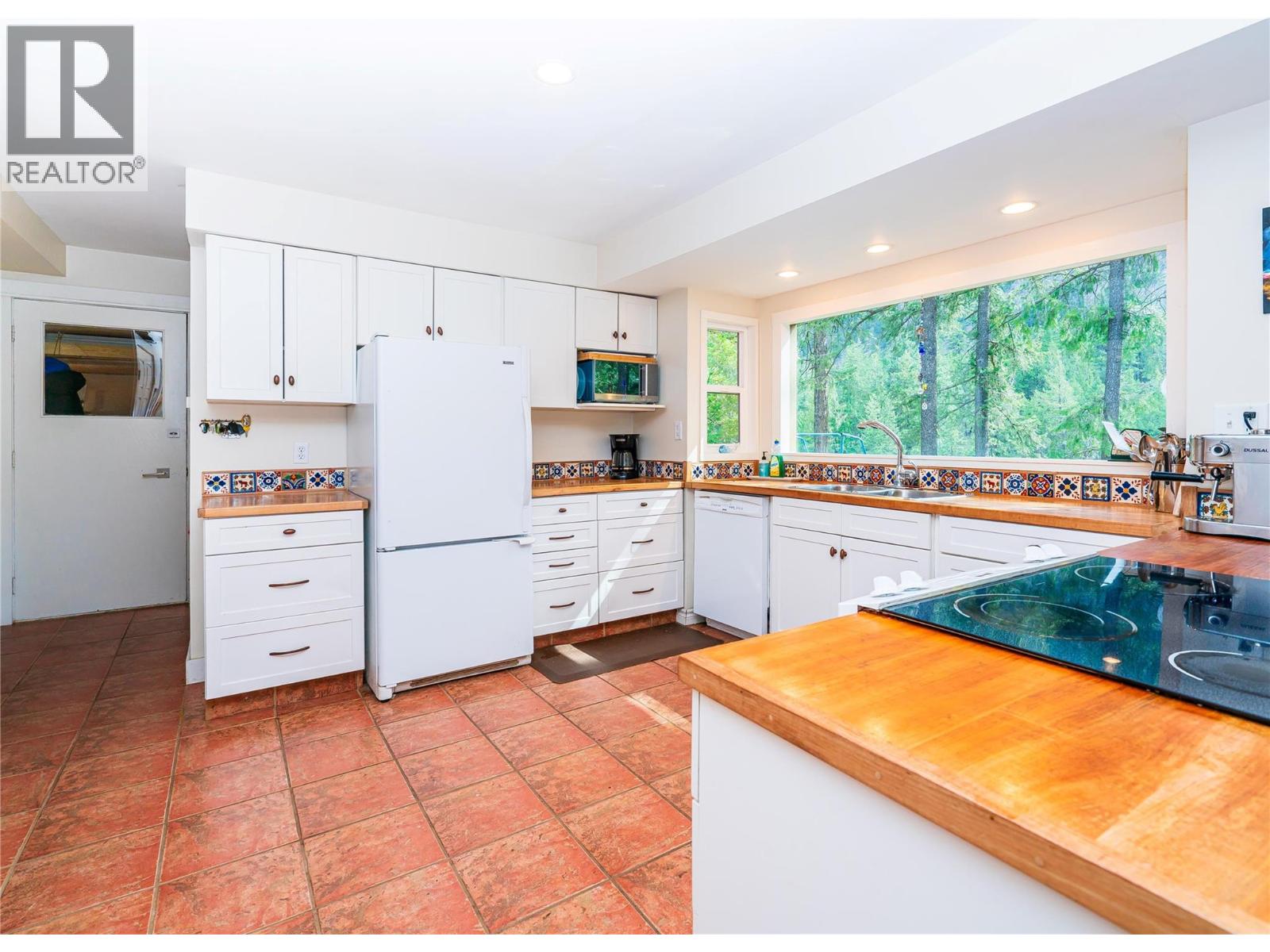 6257 Highway 3, Hedley, British Columbia  V0X 1K0 - Photo 3 - 10347325