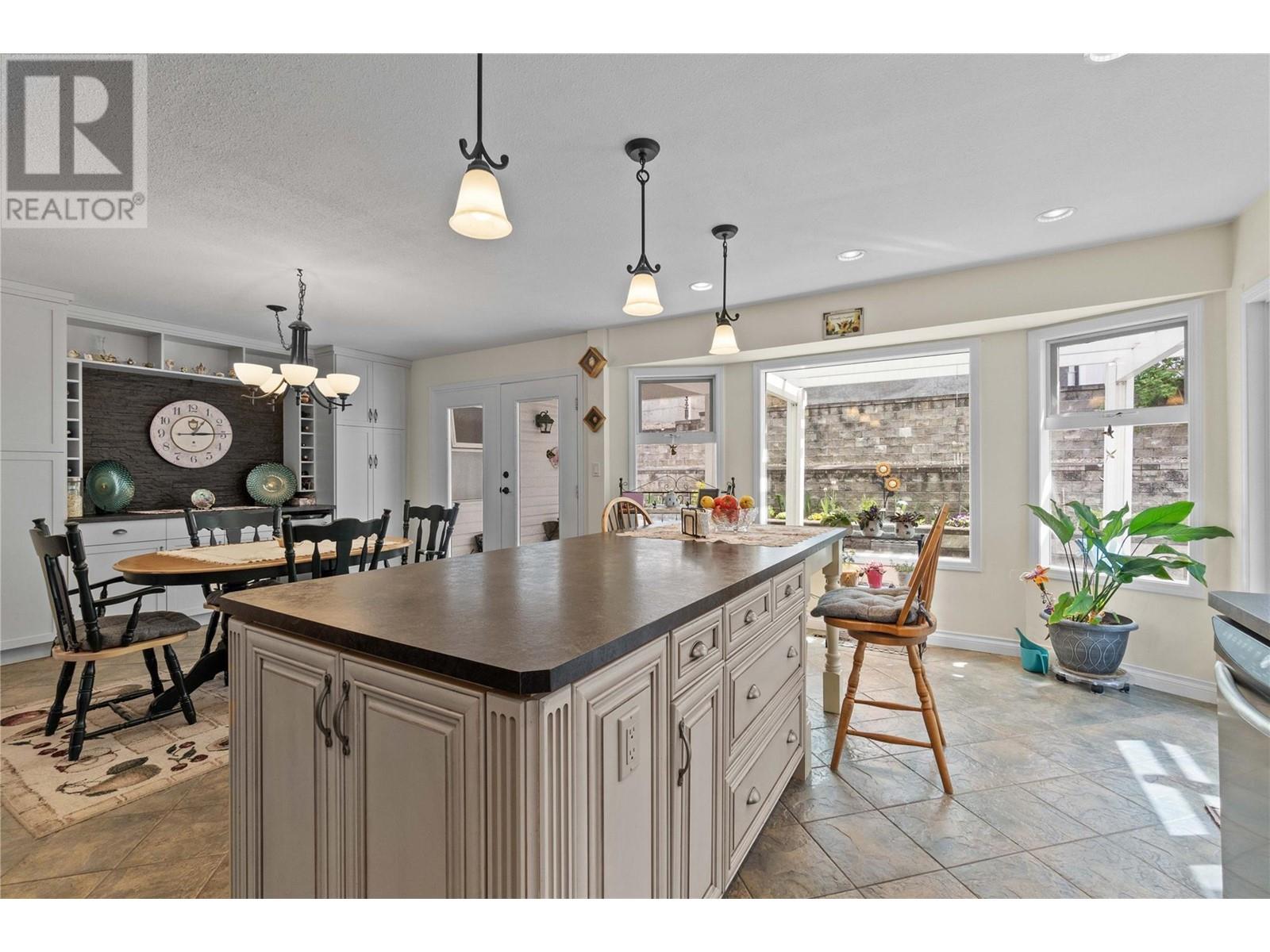 1120 12 Street Ne Unit# 2, Salmon Arm, British Columbia  V1E 1B8 - Photo 4 - 10346954