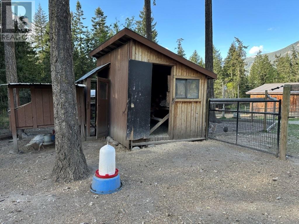 3677 20th Street, Lister, British Columbia  V0B 1G2 - Photo 26 - 10347578
