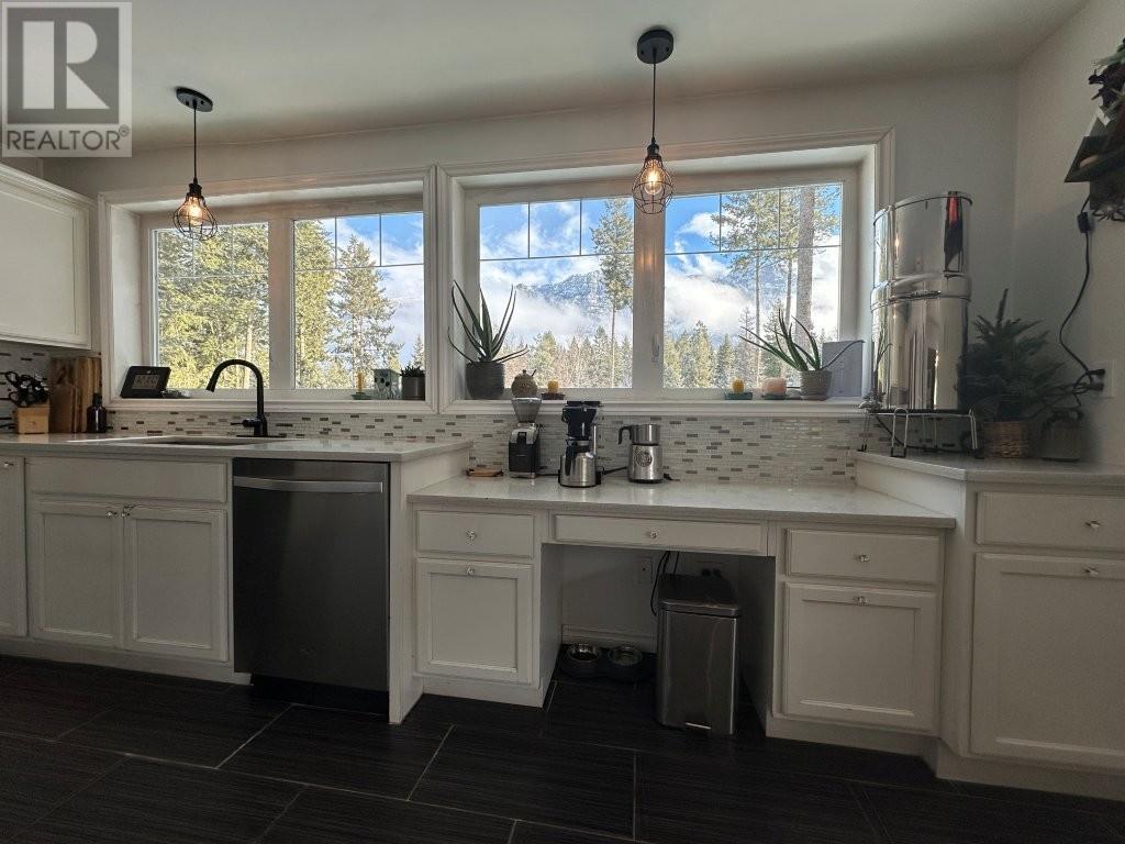 3677 20th Street, Lister, British Columbia  V0B 1G2 - Photo 4 - 10347578