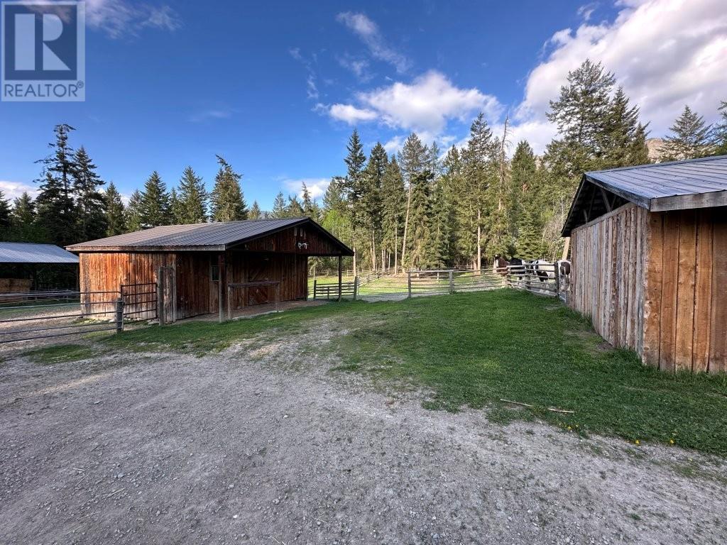3677 20th Street, Lister, British Columbia  V0B 1G2 - Photo 9 - 10347578
