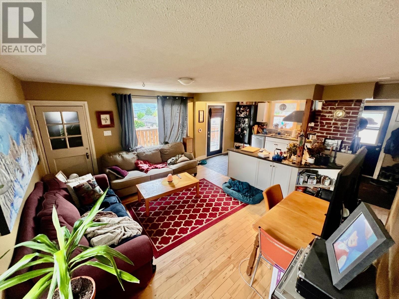 510 Innes Street, Nelson, British Columbia  V1L 5E9 - Photo 2 - 10347178