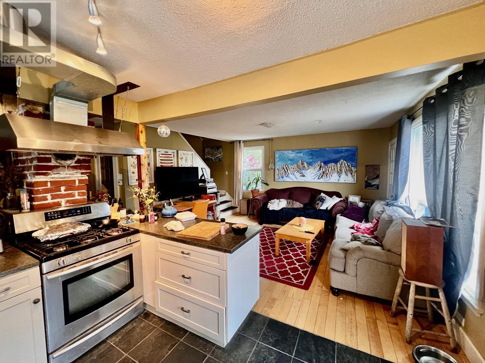 510 Innes Street, Nelson, British Columbia  V1L 5E9 - Photo 3 - 10347178