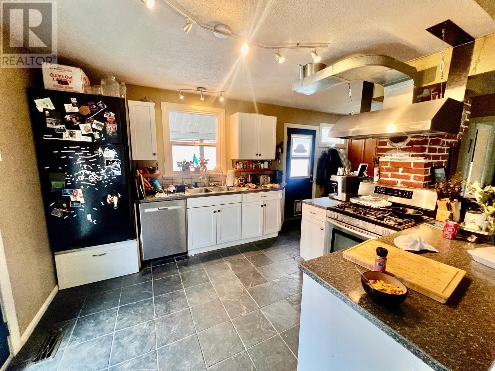 510 Innes Street, Nelson, British Columbia  V1L 5E9 - Photo 4 - 10347178