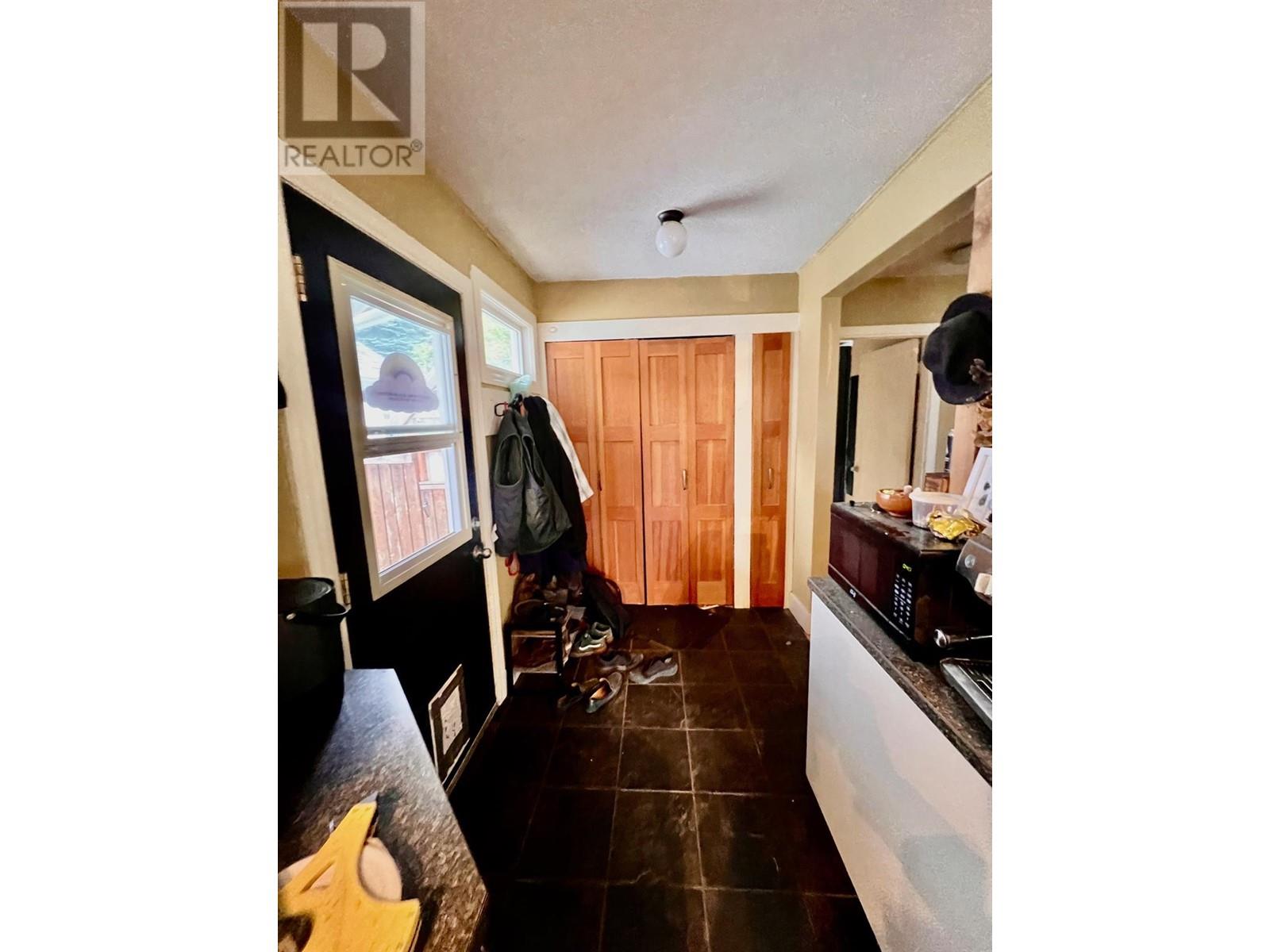 510 Innes Street, Nelson, British Columbia  V1L 5E9 - Photo 5 - 10347178