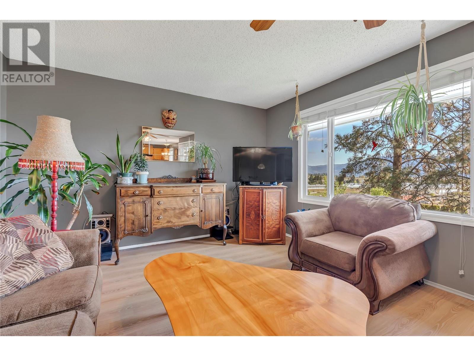 14205 Cartwright Avenue, Summerland, British Columbia  V0H 1Z8 - Photo 3 - 10347361