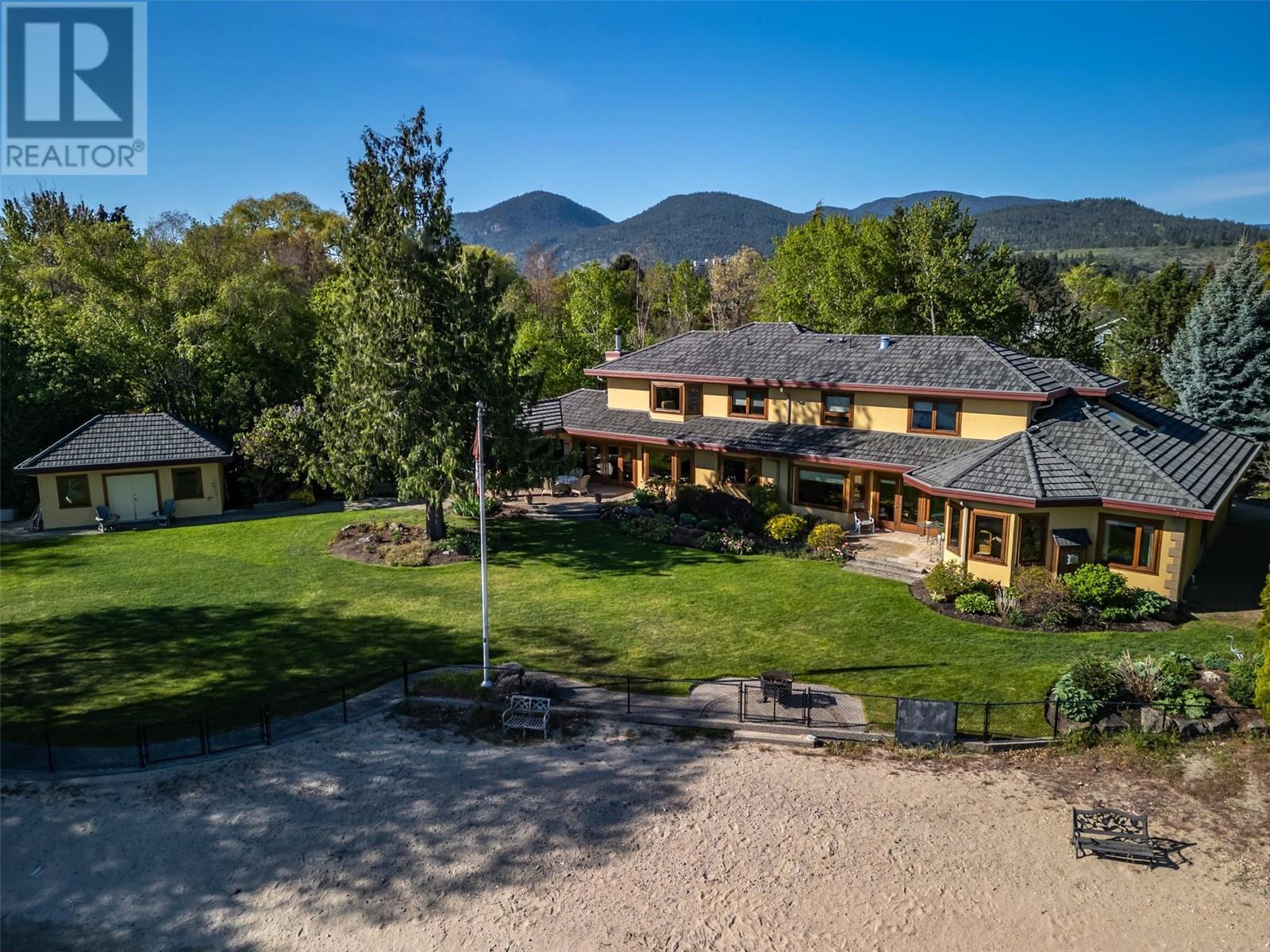 7801 Oak Avenue, Summerland, British Columbia  V0H 1Z9 - Photo 2 - 10347786